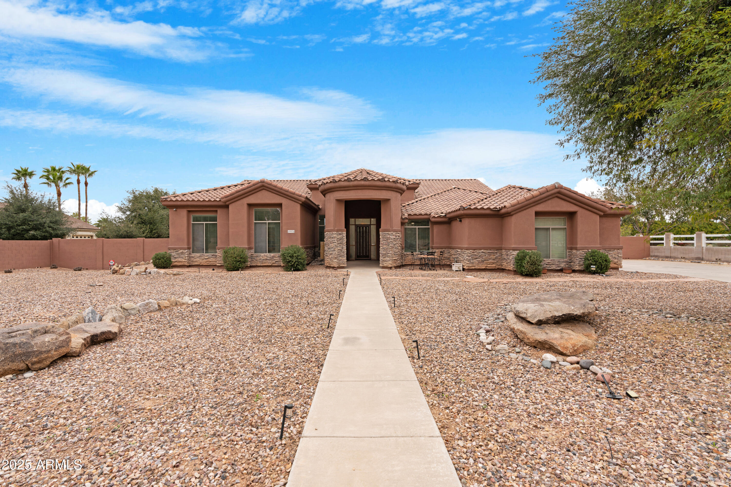 19938 E SONOQUI Boulevard