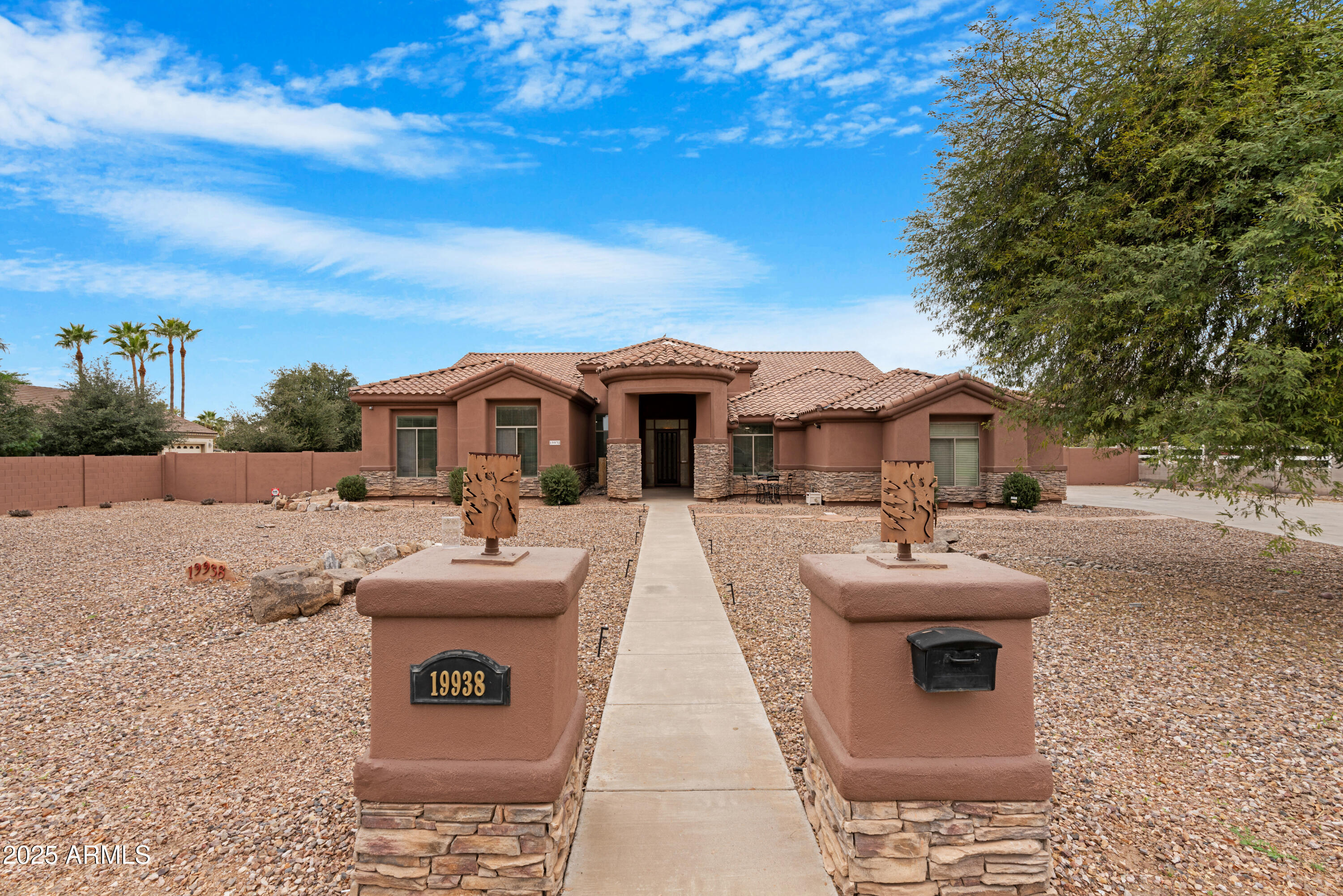 19938 E SONOQUI Boulevard