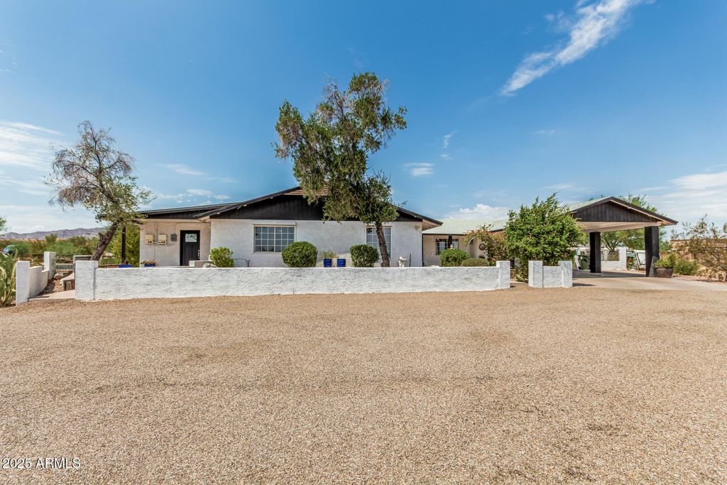 Photo of 20076 W Pasadena Avenue, Litchfield Park, AZ 85340 (MLS # 6911776)