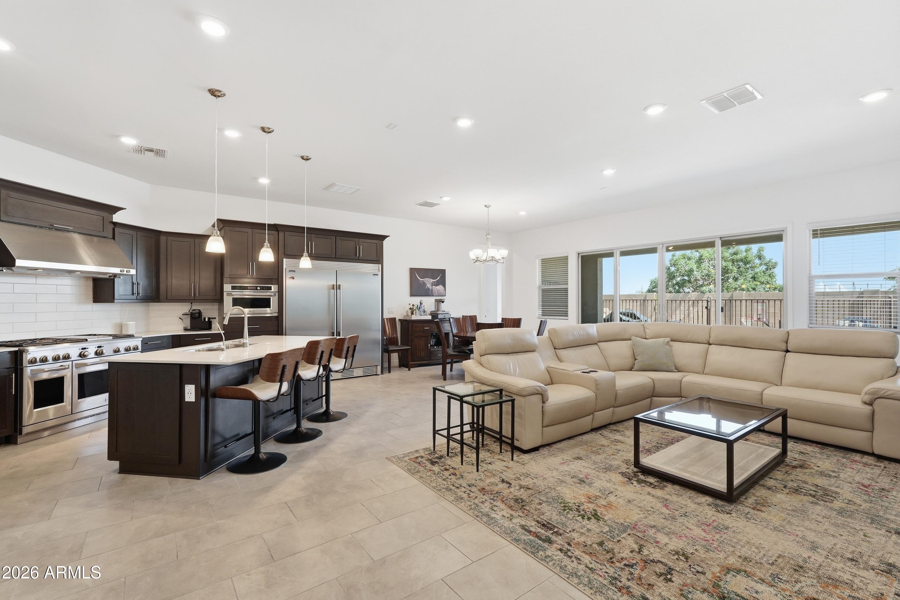 2522 E PLEASANT Lane