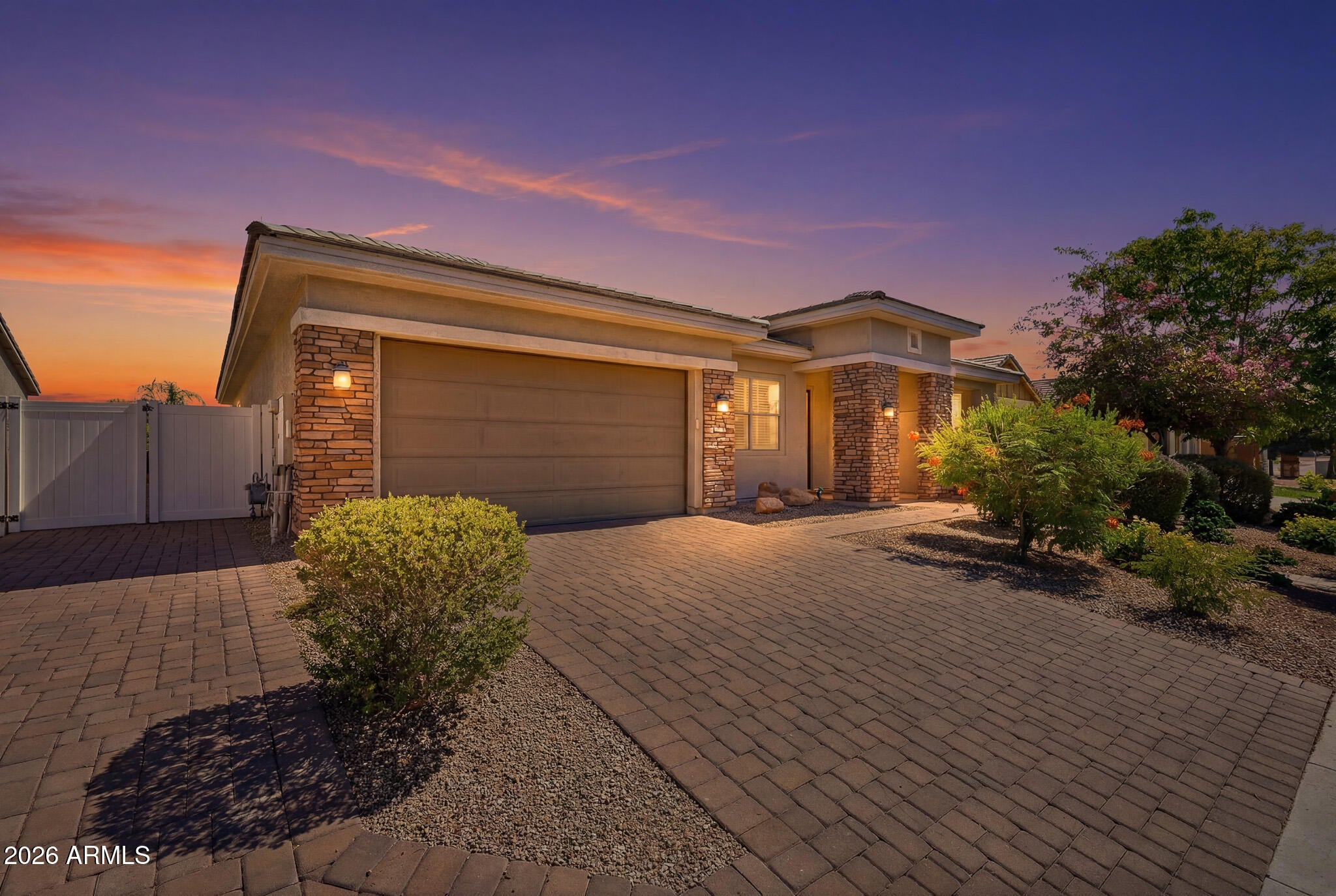 2522 E PLEASANT Lane