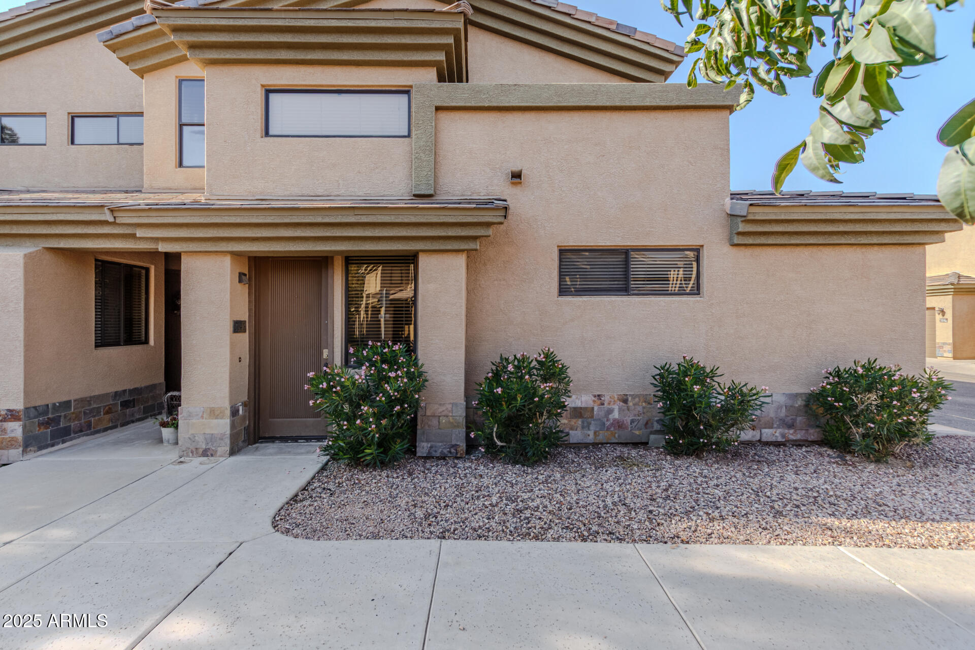 705 W QUEEN CREEK Road 2146