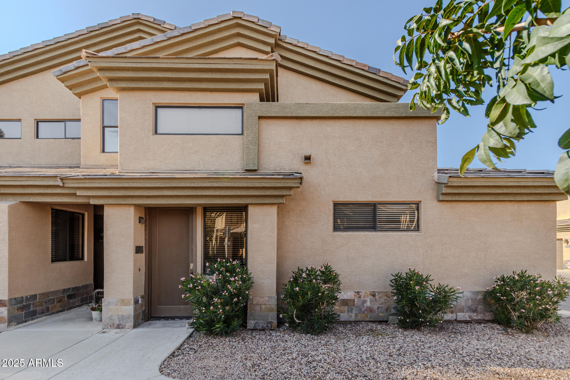 705 W QUEEN CREEK Road 2146