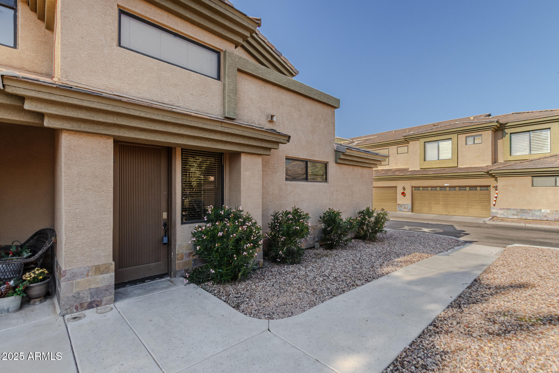 705 W QUEEN CREEK Road 2146