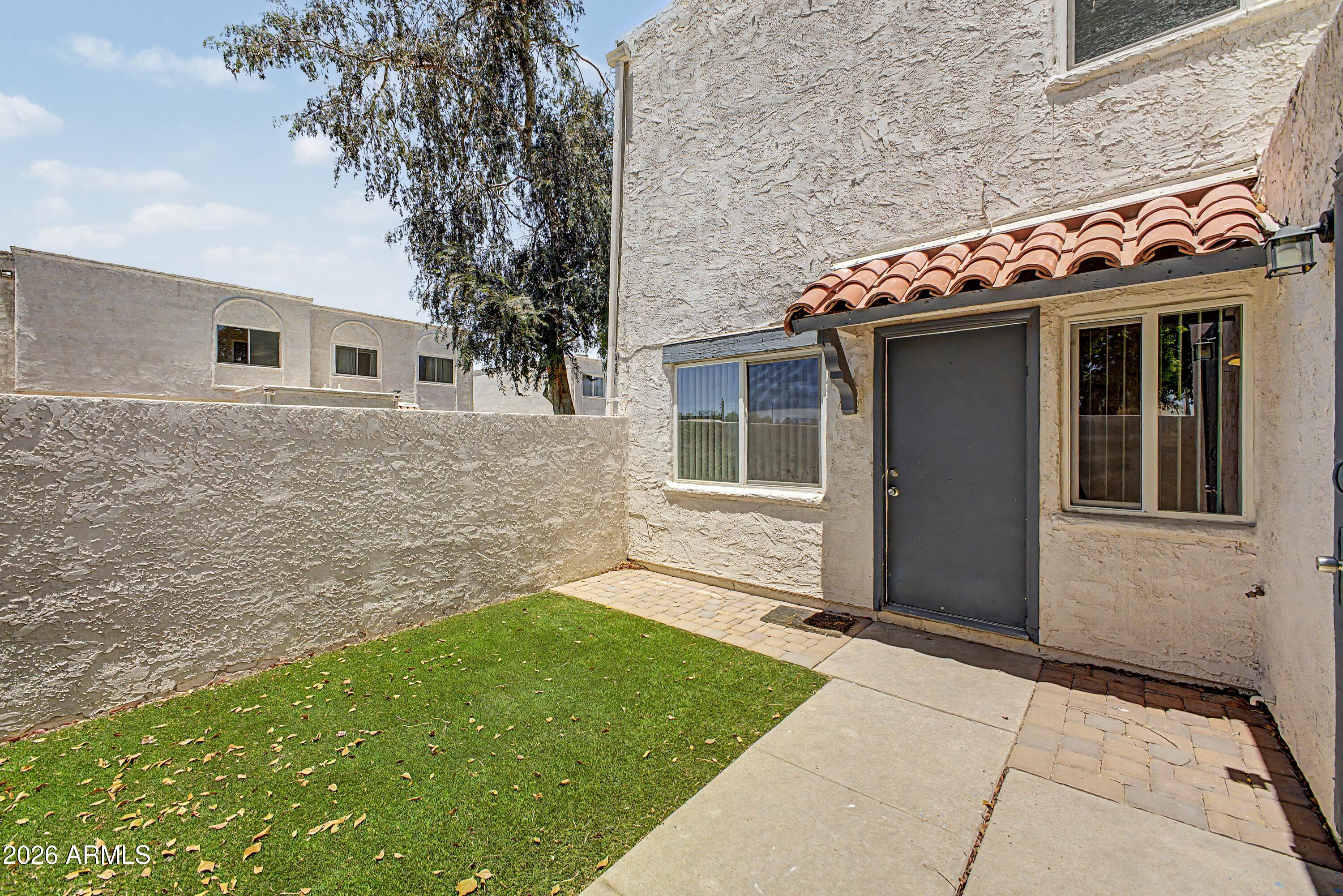5204 N 42ND Drive