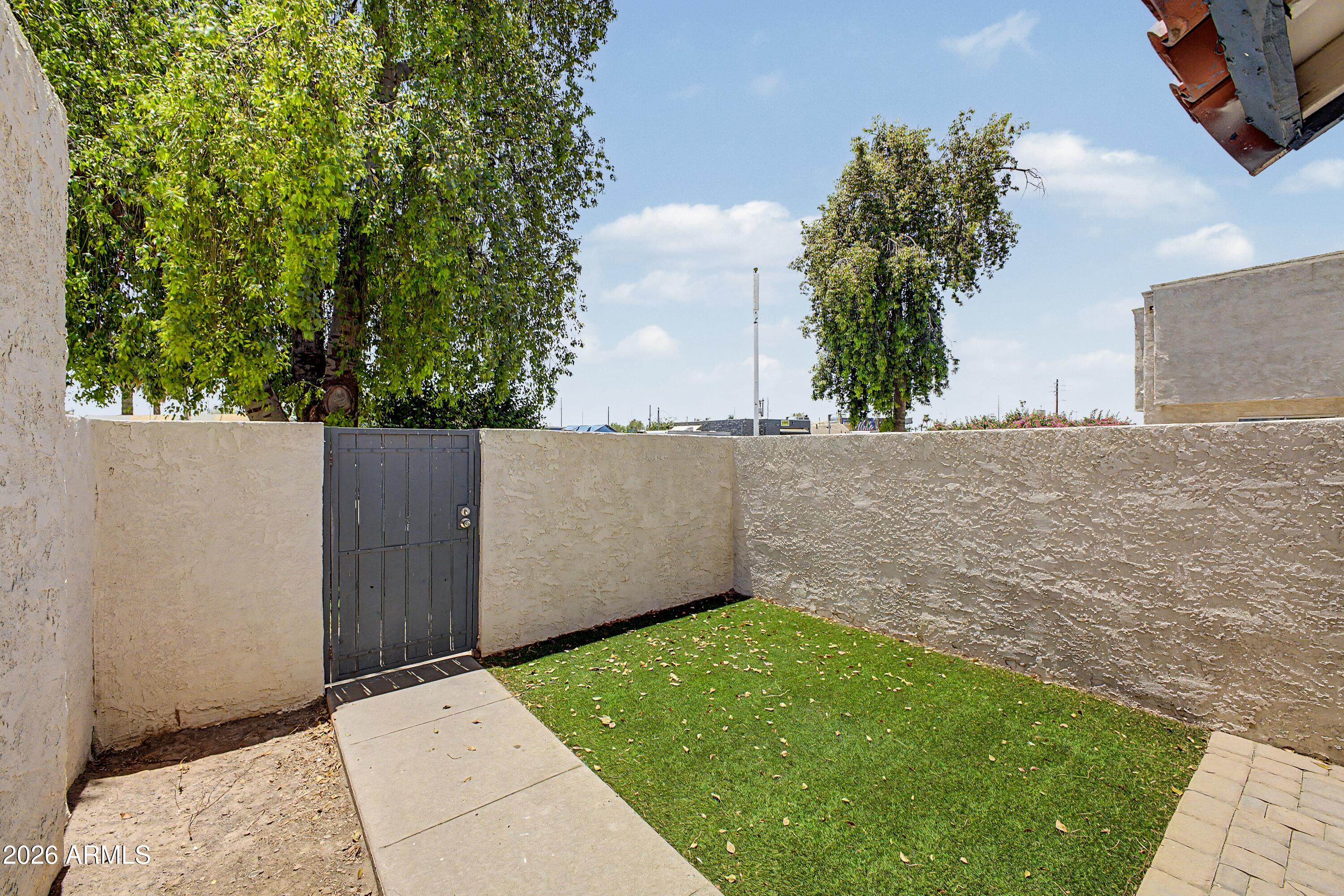 5204 N 42ND Drive
