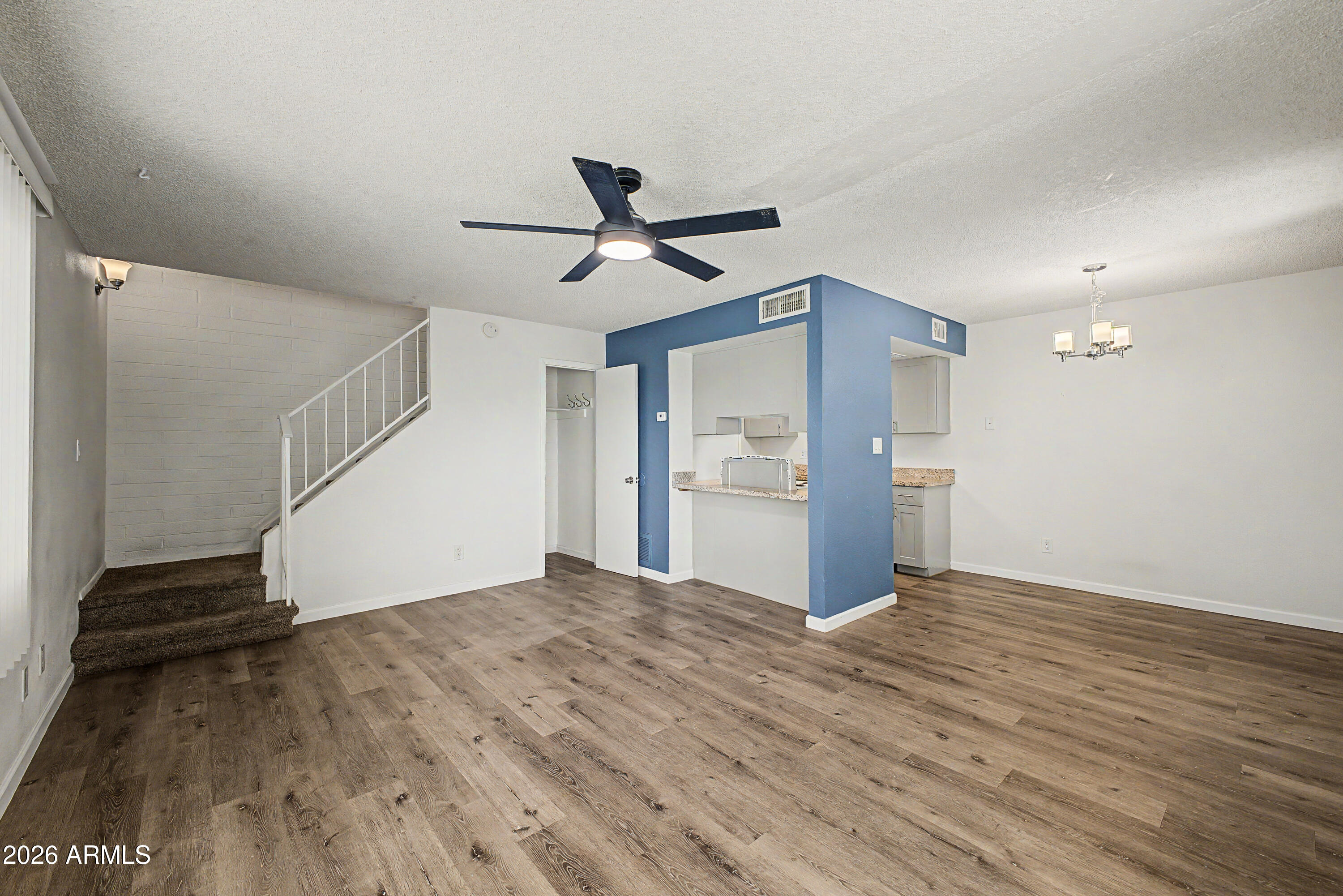 5204 N 42ND Drive