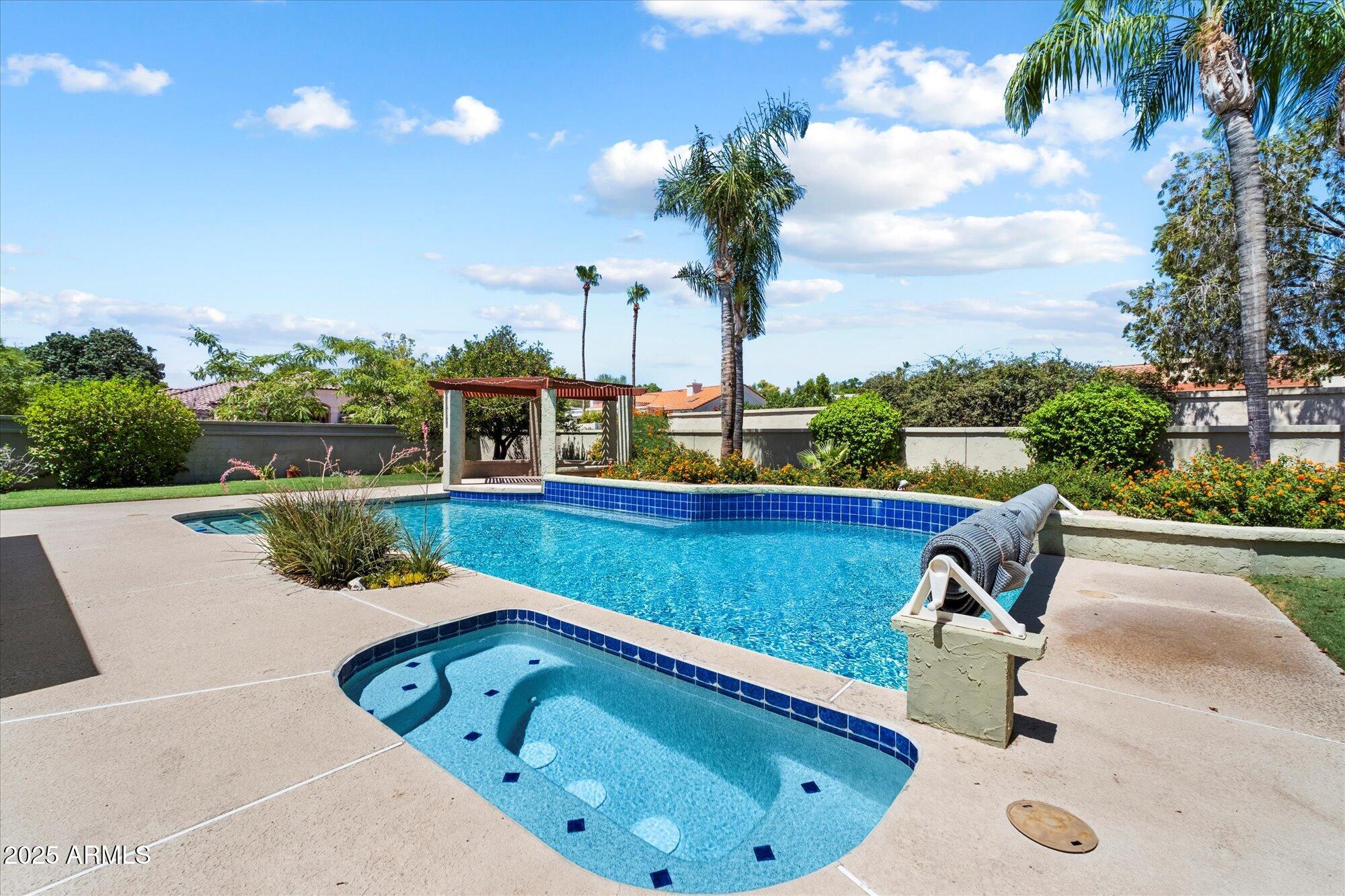 8308 E VISTA DE VALLE --