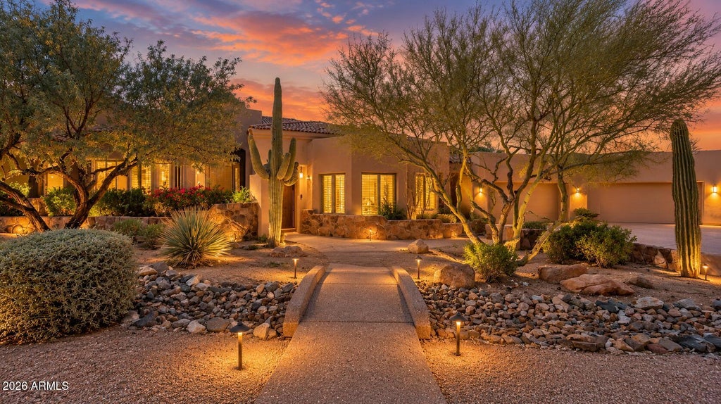 Photo of 1611 E Desert Willow Drive, Phoenix, AZ 85048 (MLS # 7092071)