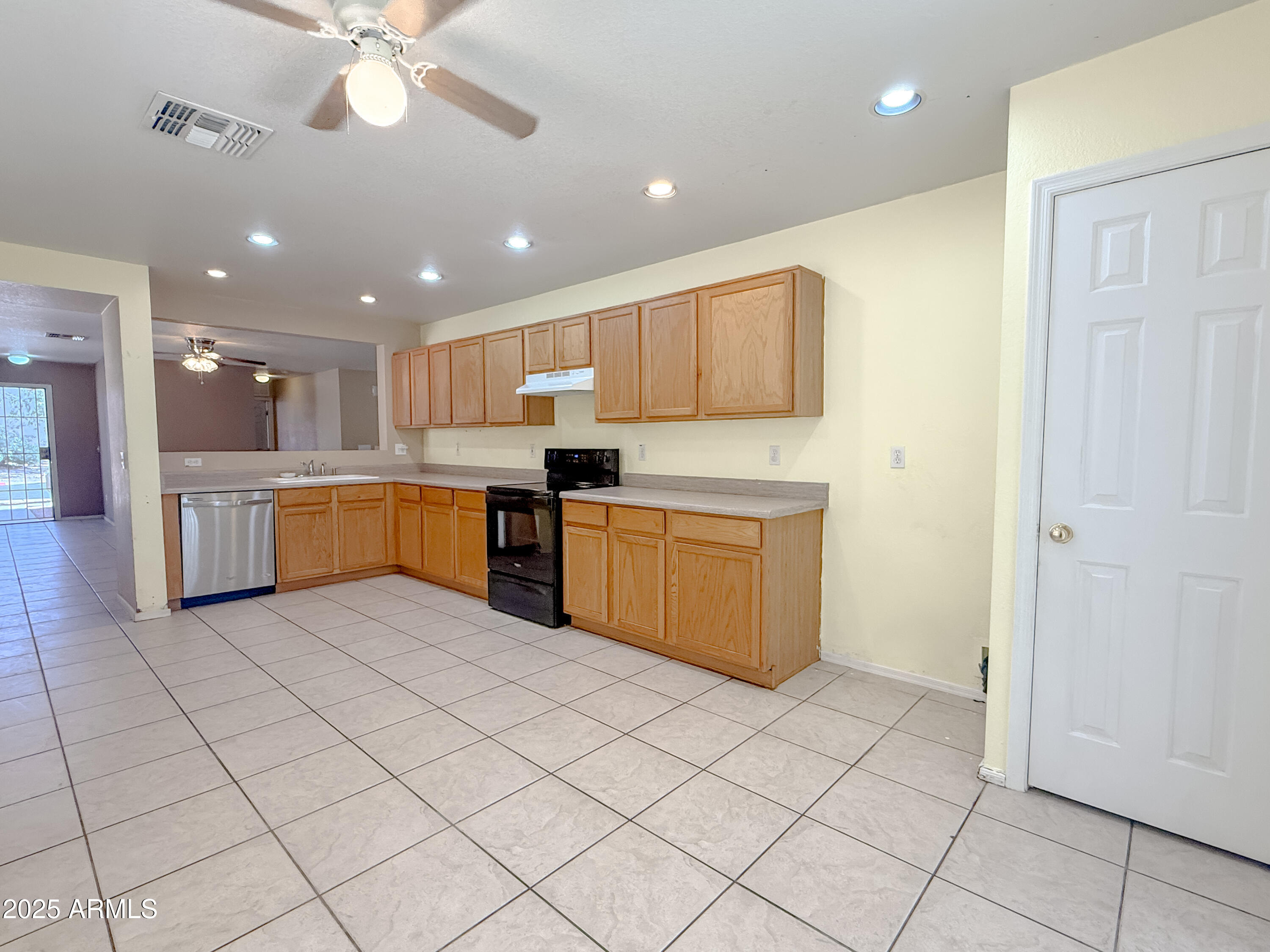 1042 S CLANCY Circle