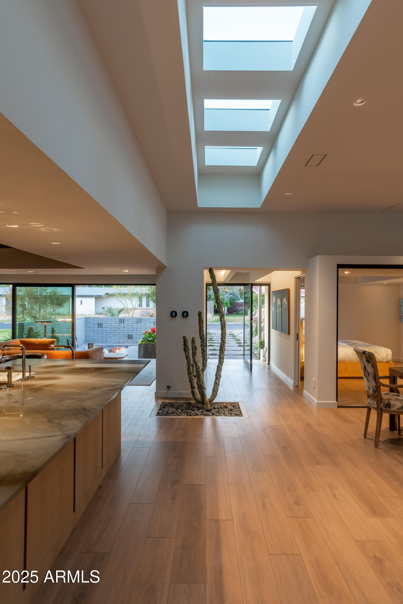 5311 E MITCHELL Drive