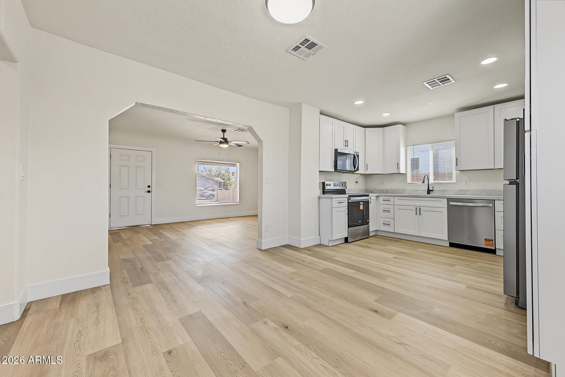 104 E KINDERMAN Drive