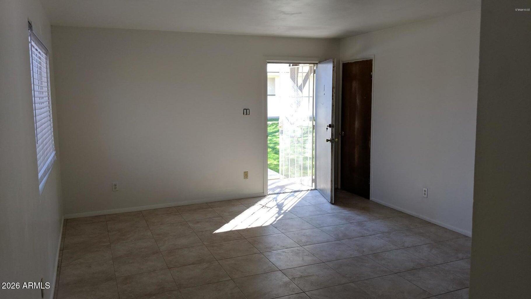 1321 E CAROL Avenue Apt 3