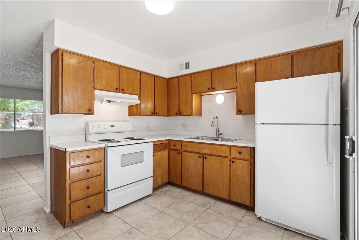 1321 E CAROL Avenue Apt 3