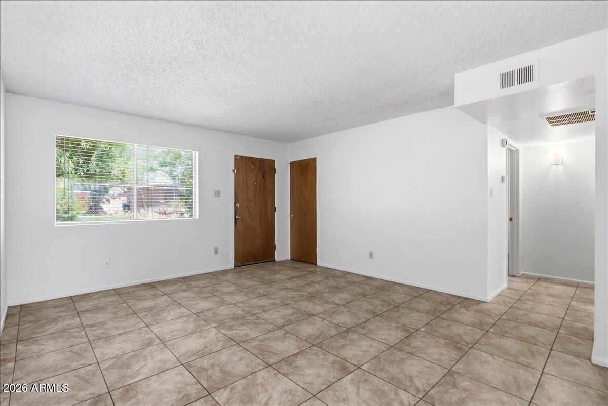1321 E CAROL Avenue Apt 3