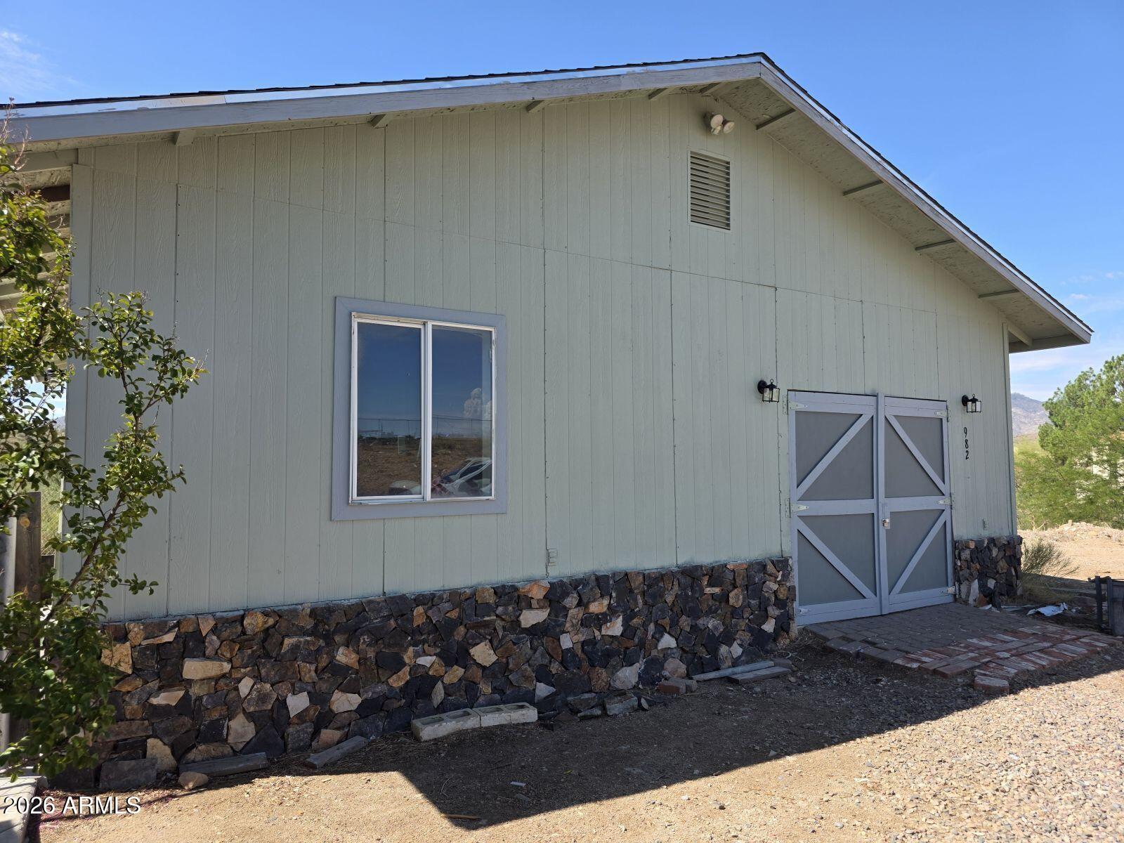982 E SAGUARO Drive