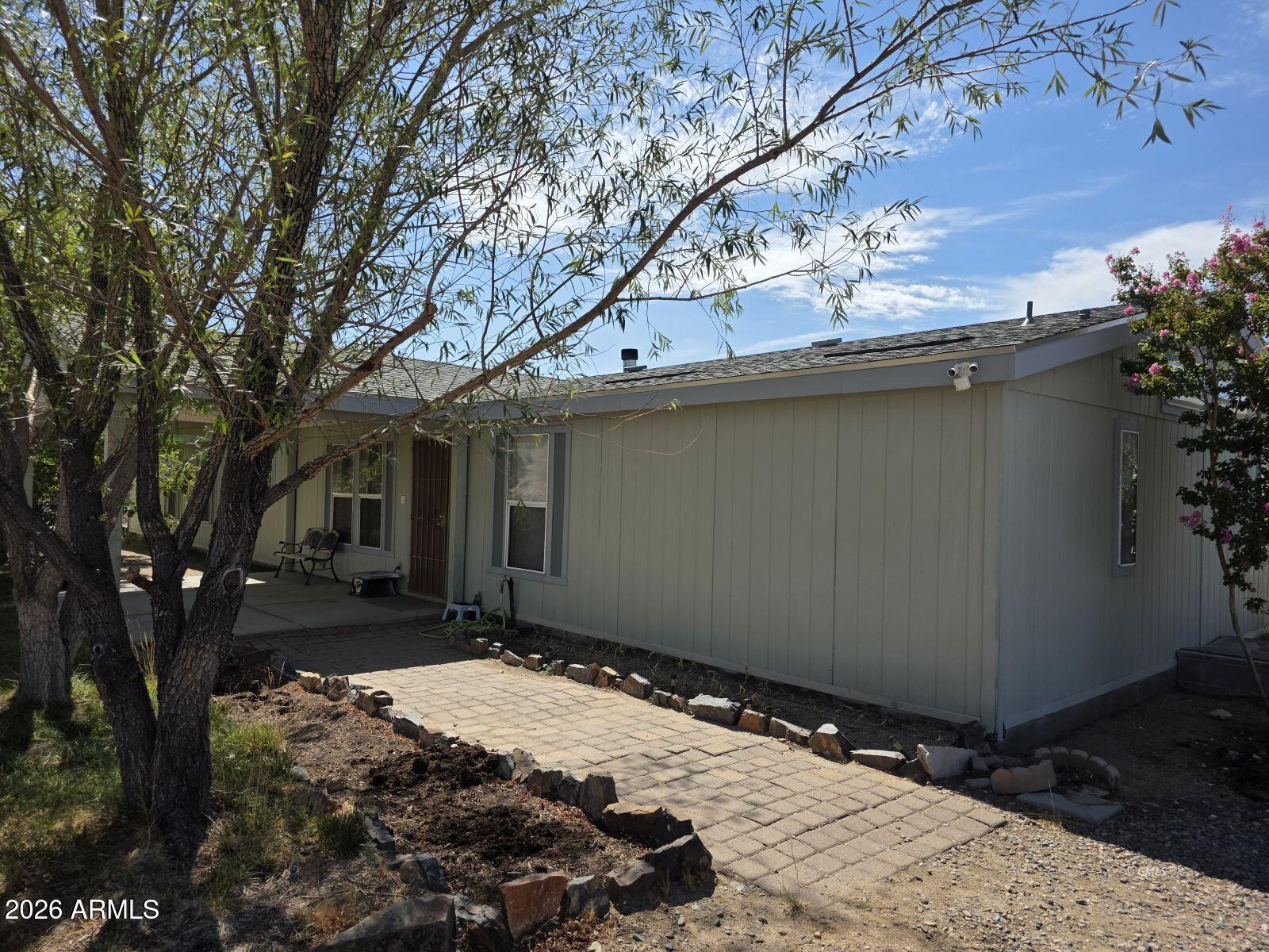 982 E SAGUARO Drive