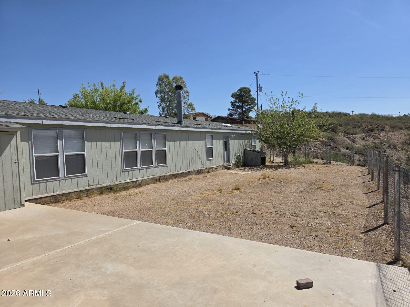 982 E SAGUARO Drive