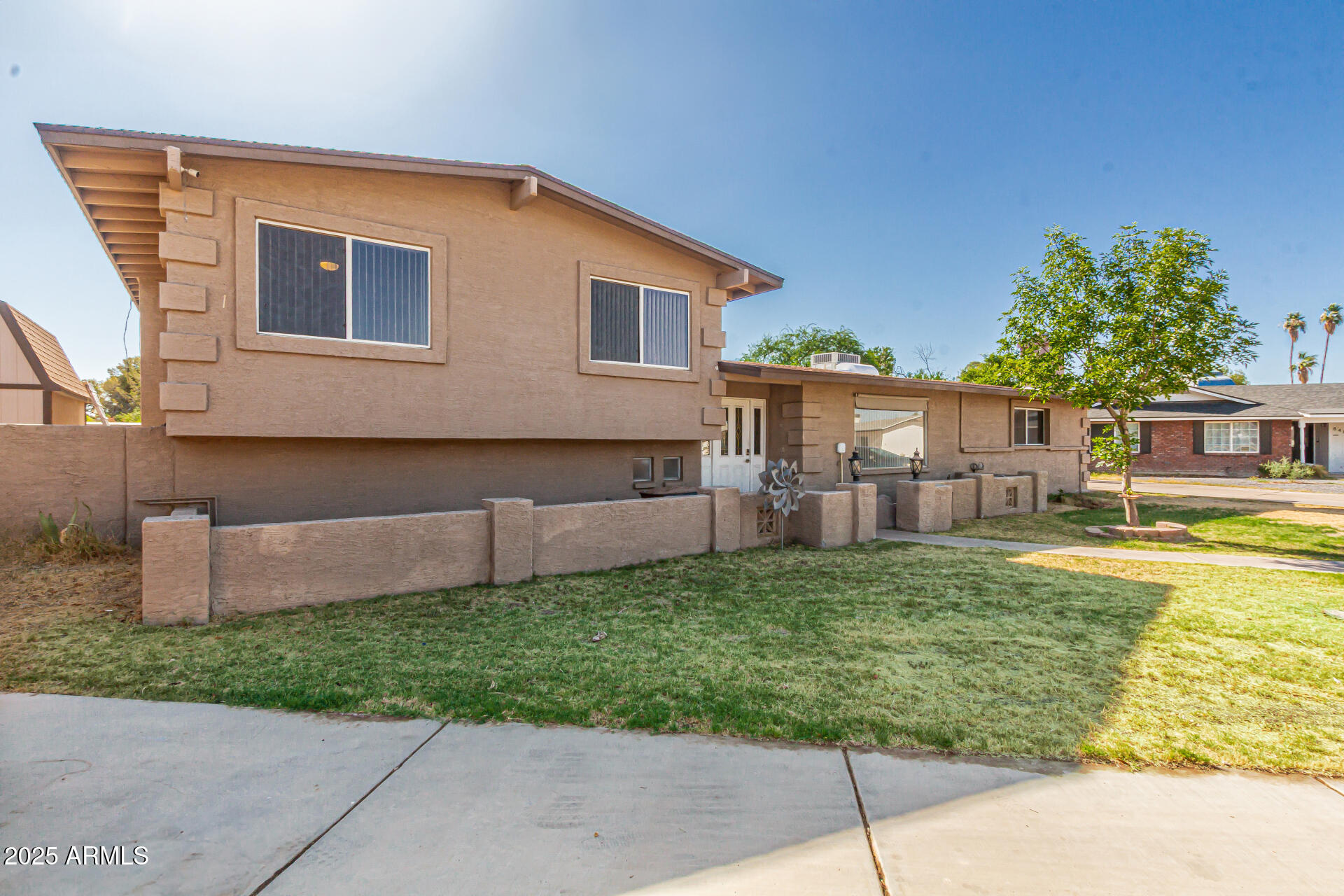 840 N ACACIA --