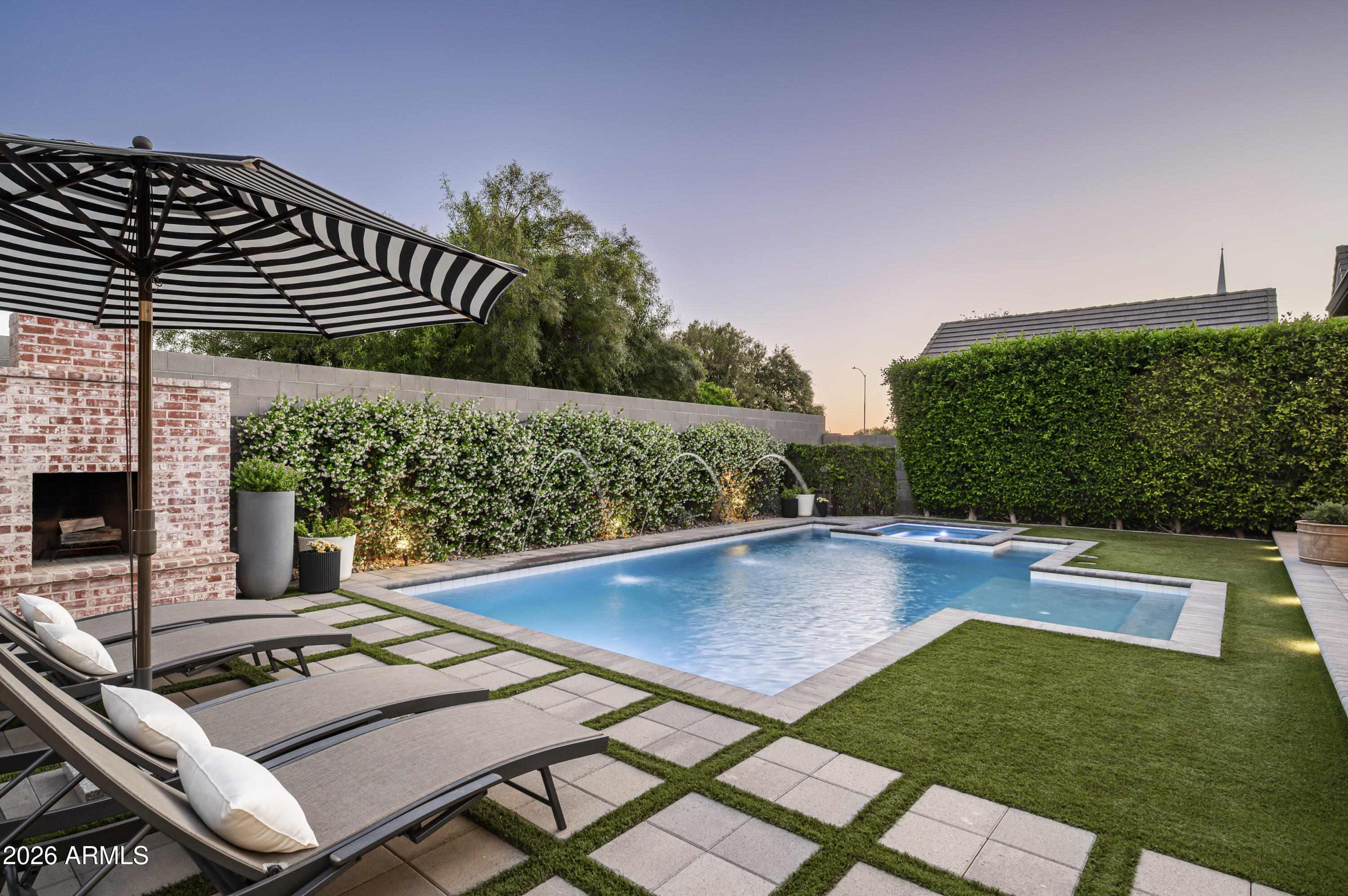 2025 E MALLORY Street