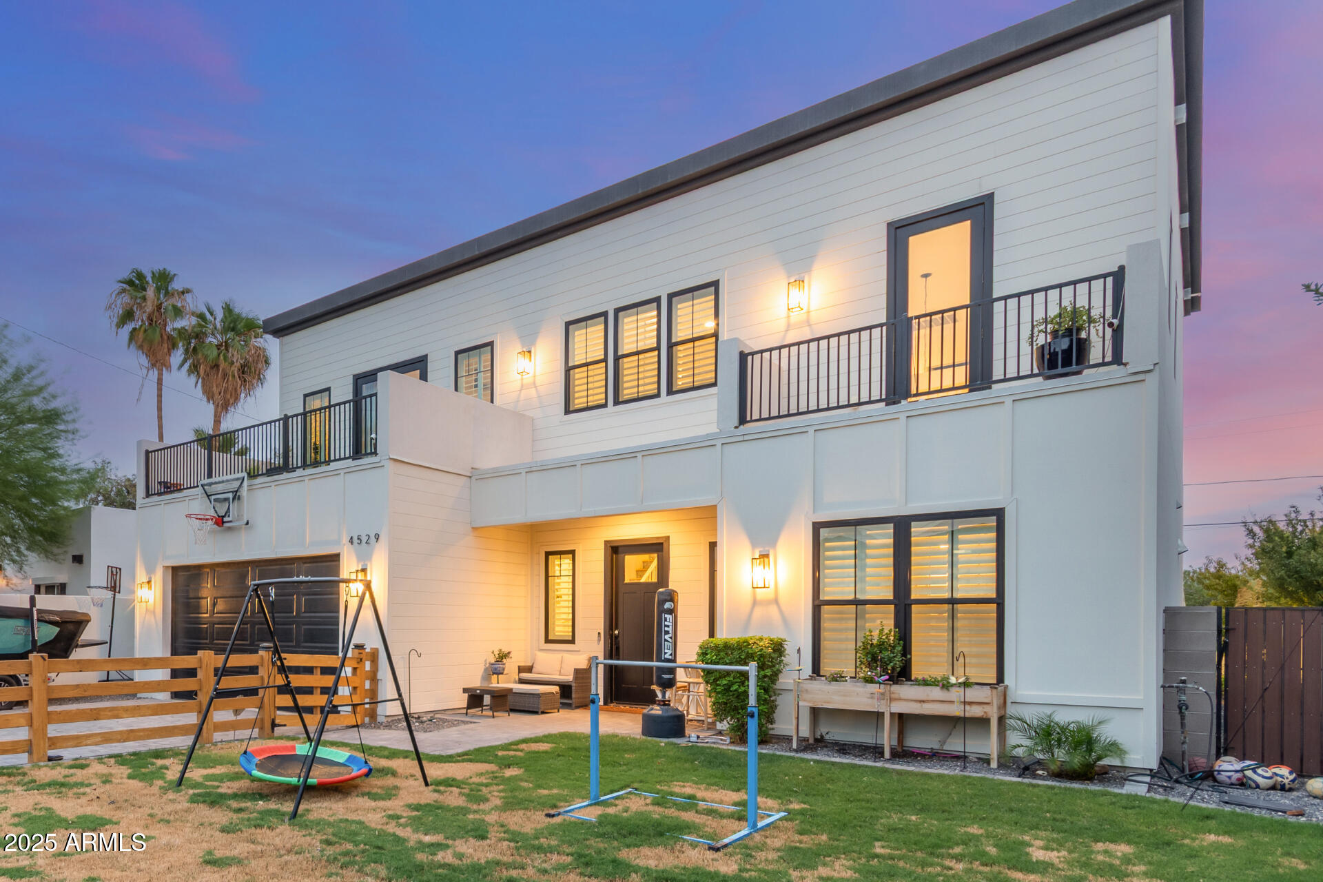 4529 E GLENROSA Avenue