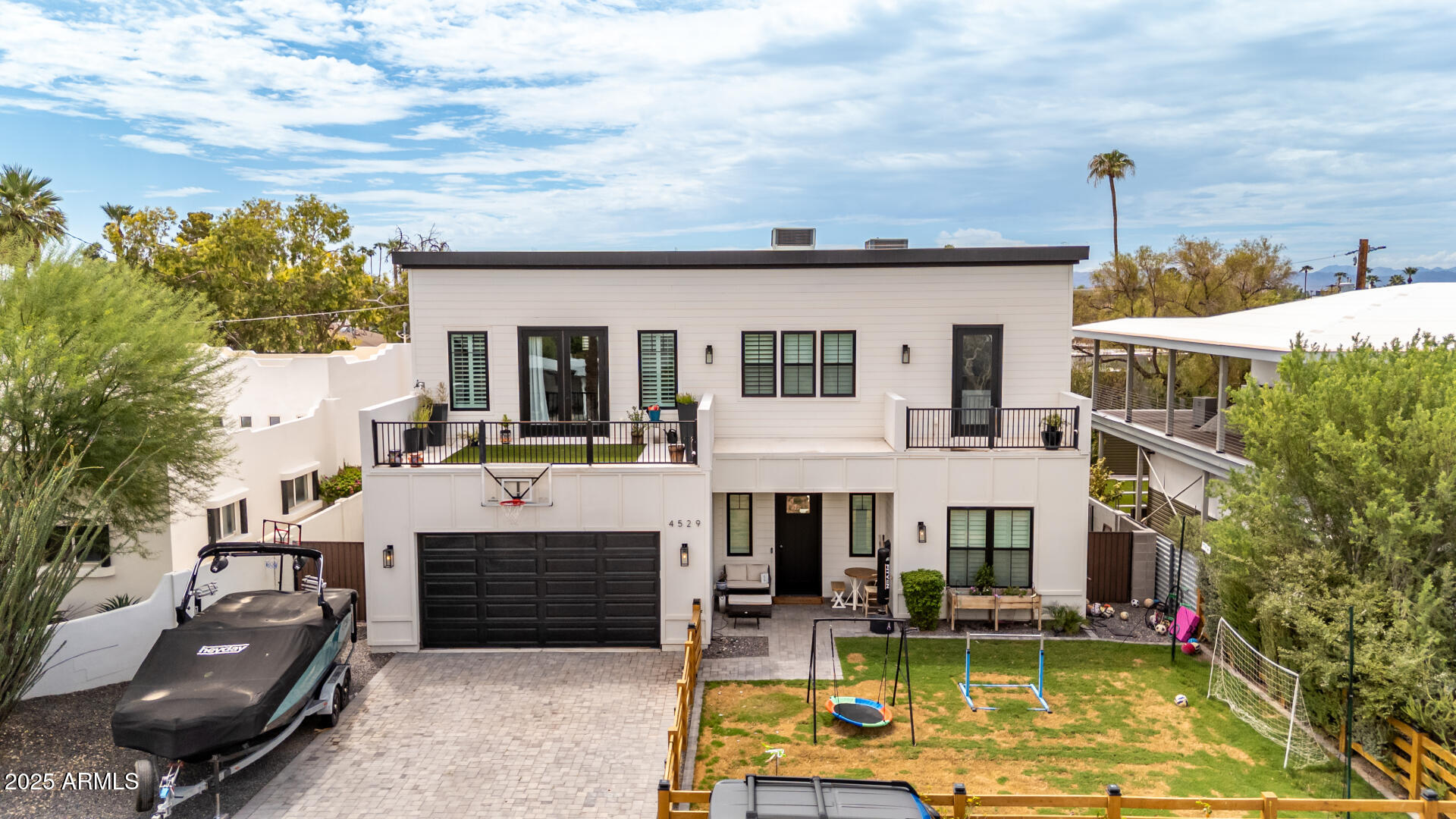 4529 E GLENROSA Avenue