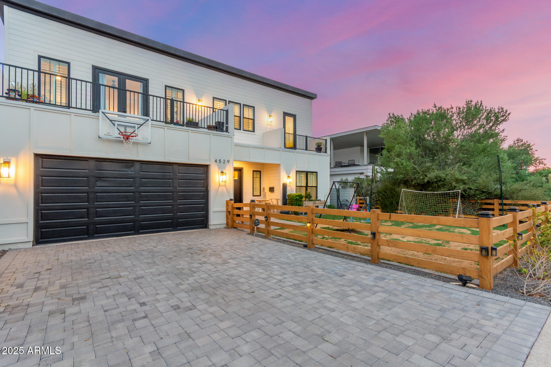 4529 E GLENROSA Avenue