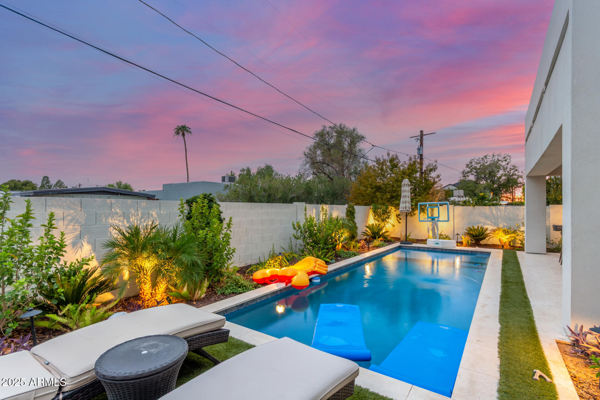 4529 E GLENROSA Avenue