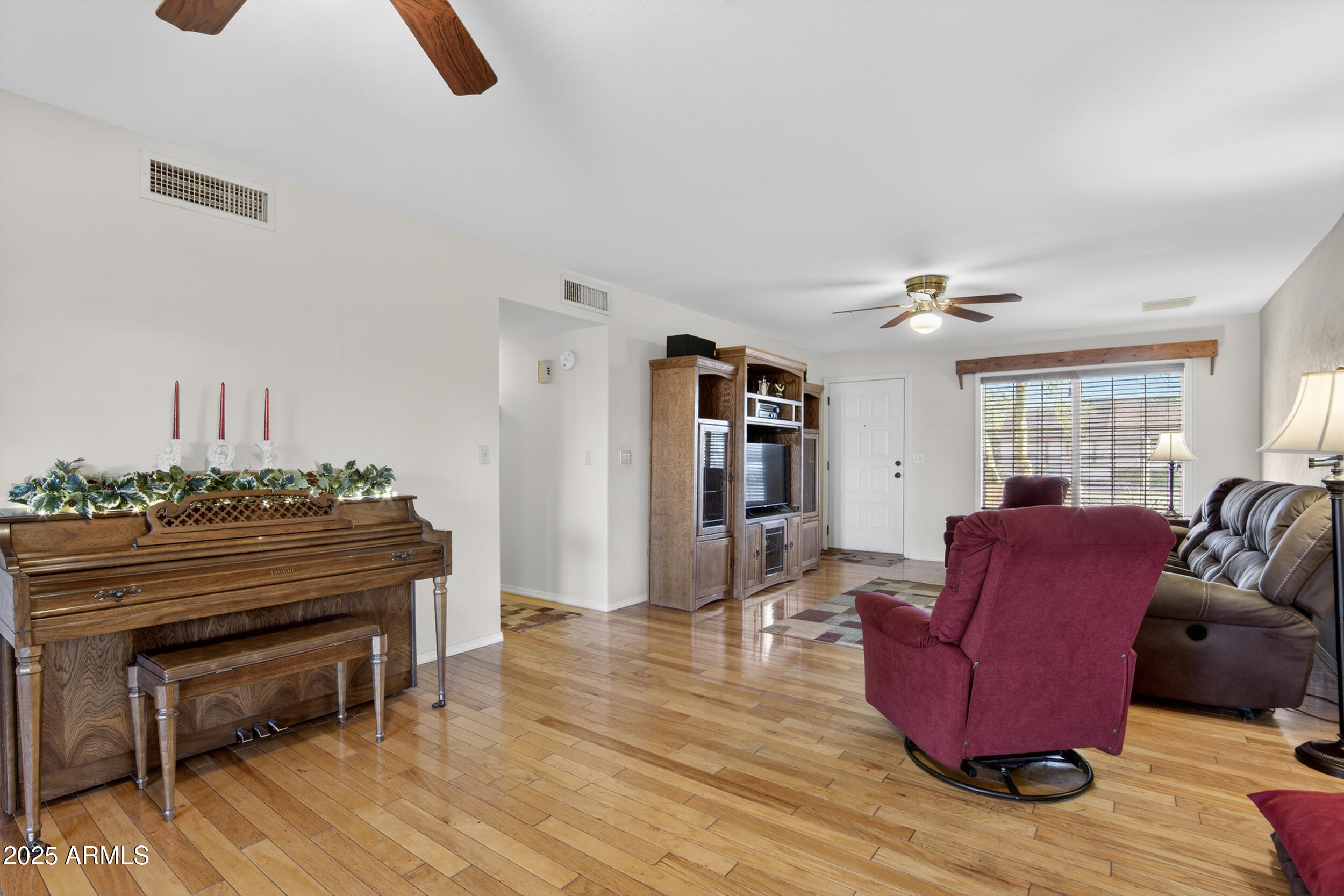 6820 W SUNNYSIDE Drive