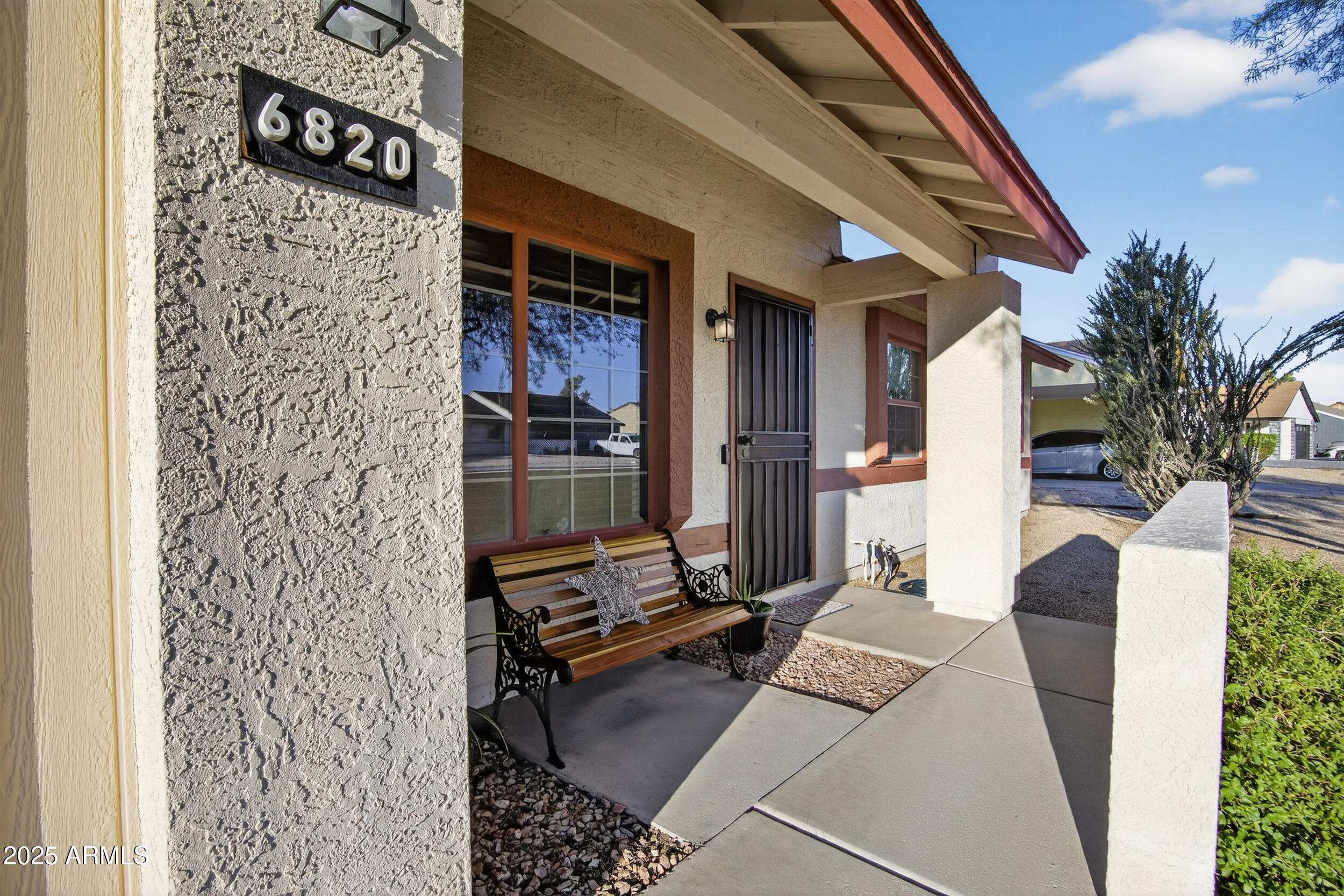 6820 W SUNNYSIDE Drive