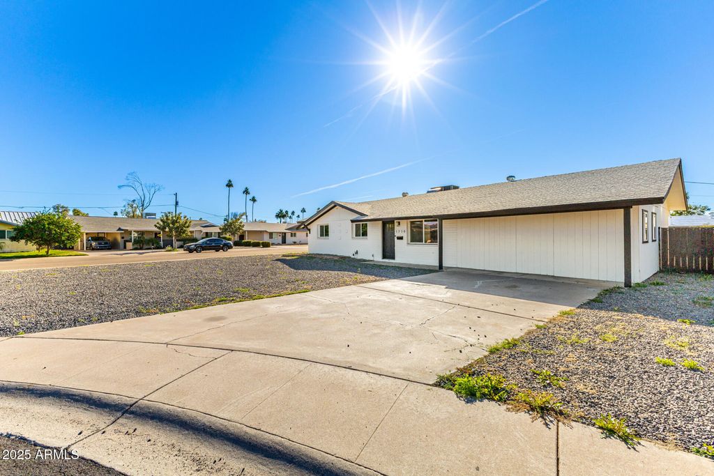 Photo of 1718 S Marilyn Ann Drive, Tempe, AZ 85281 (MLS # 6953514)