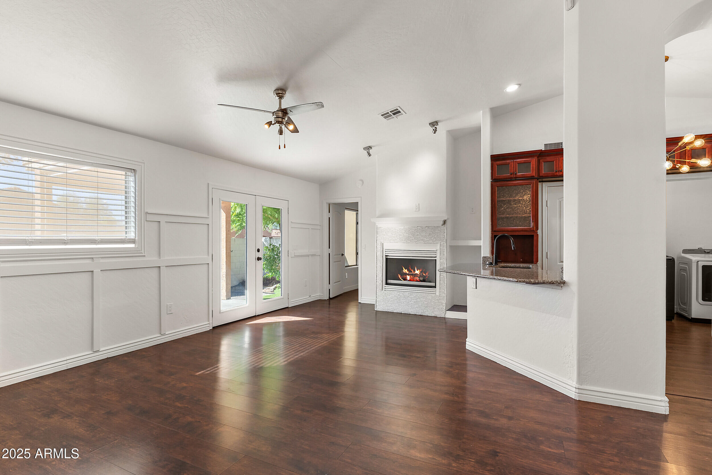 1260 S LINDSAY Road 8