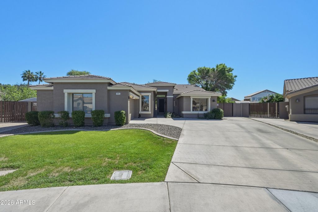 Photo of 557 S Lemon Court, Gilbert, AZ 85296 (MLS # 6994872)