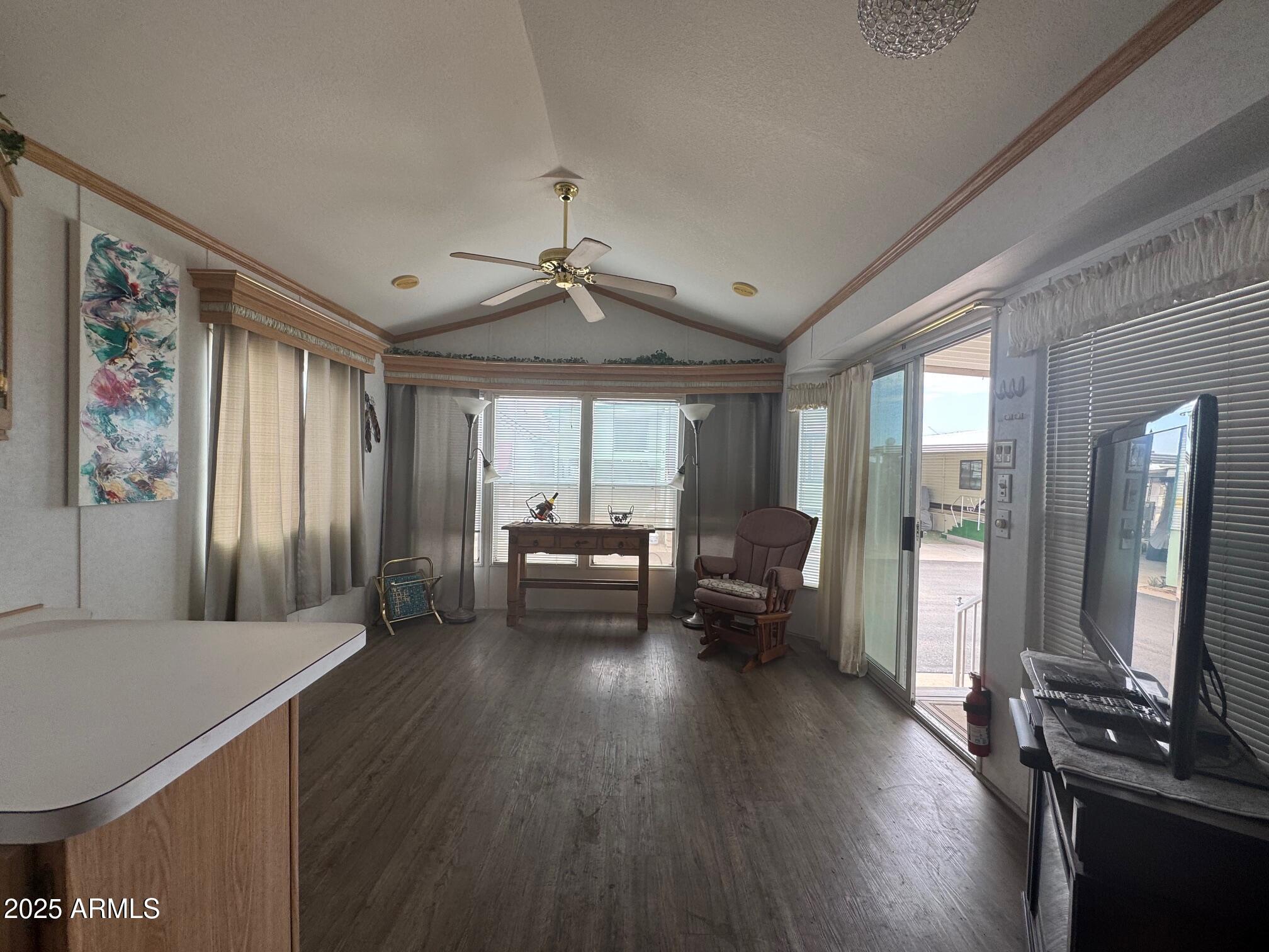 206 E MESA Drive