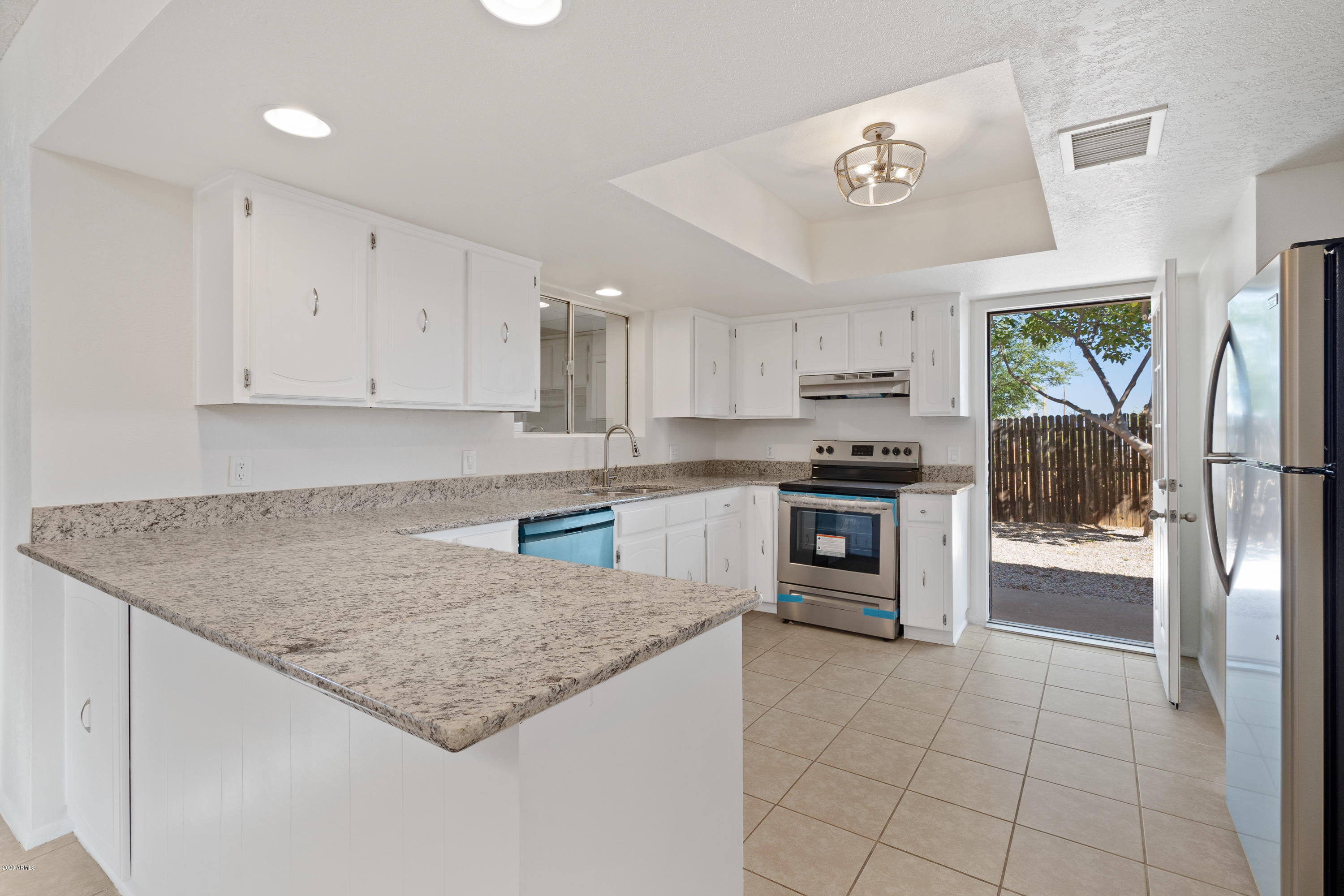 KINGS MANOR - Residential