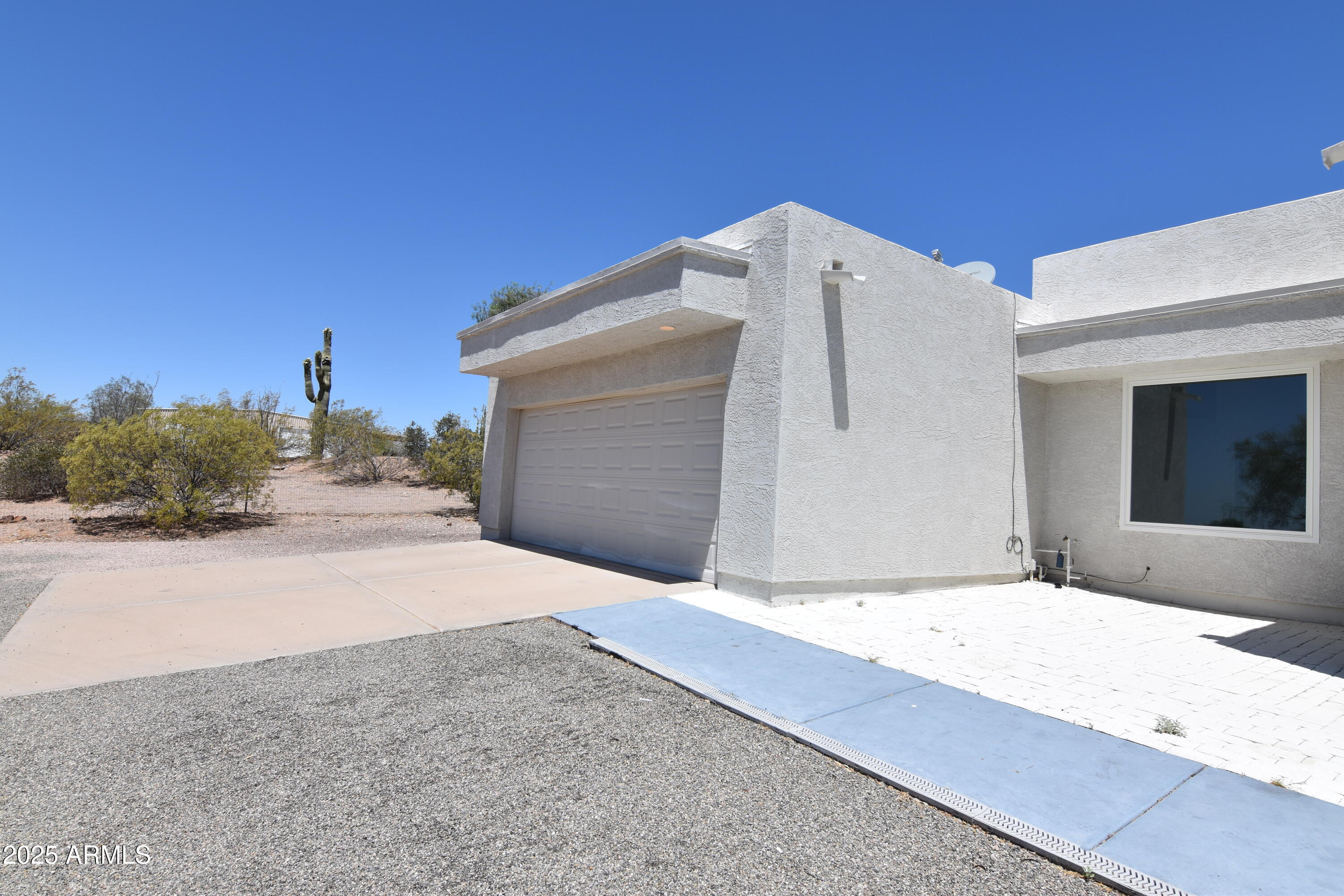 2570 E Manzanita Street