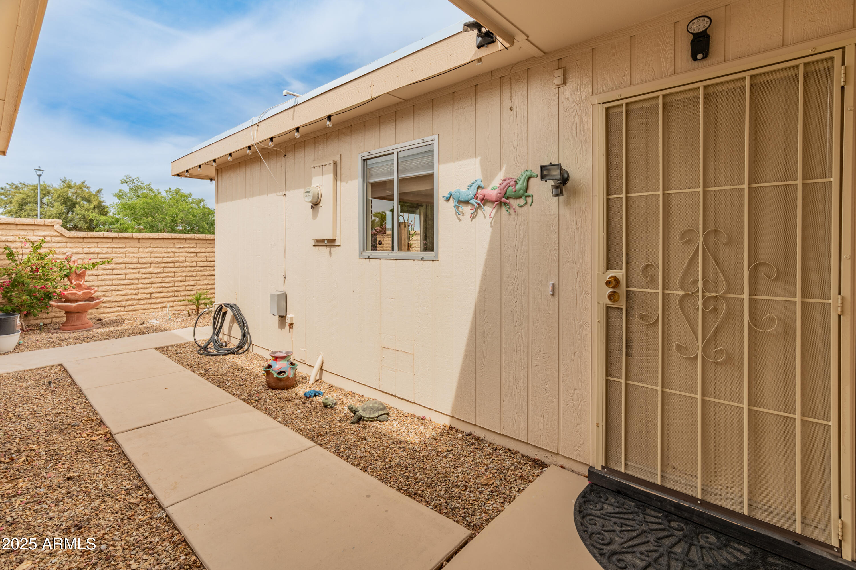 9807 W LANCASTER Drive