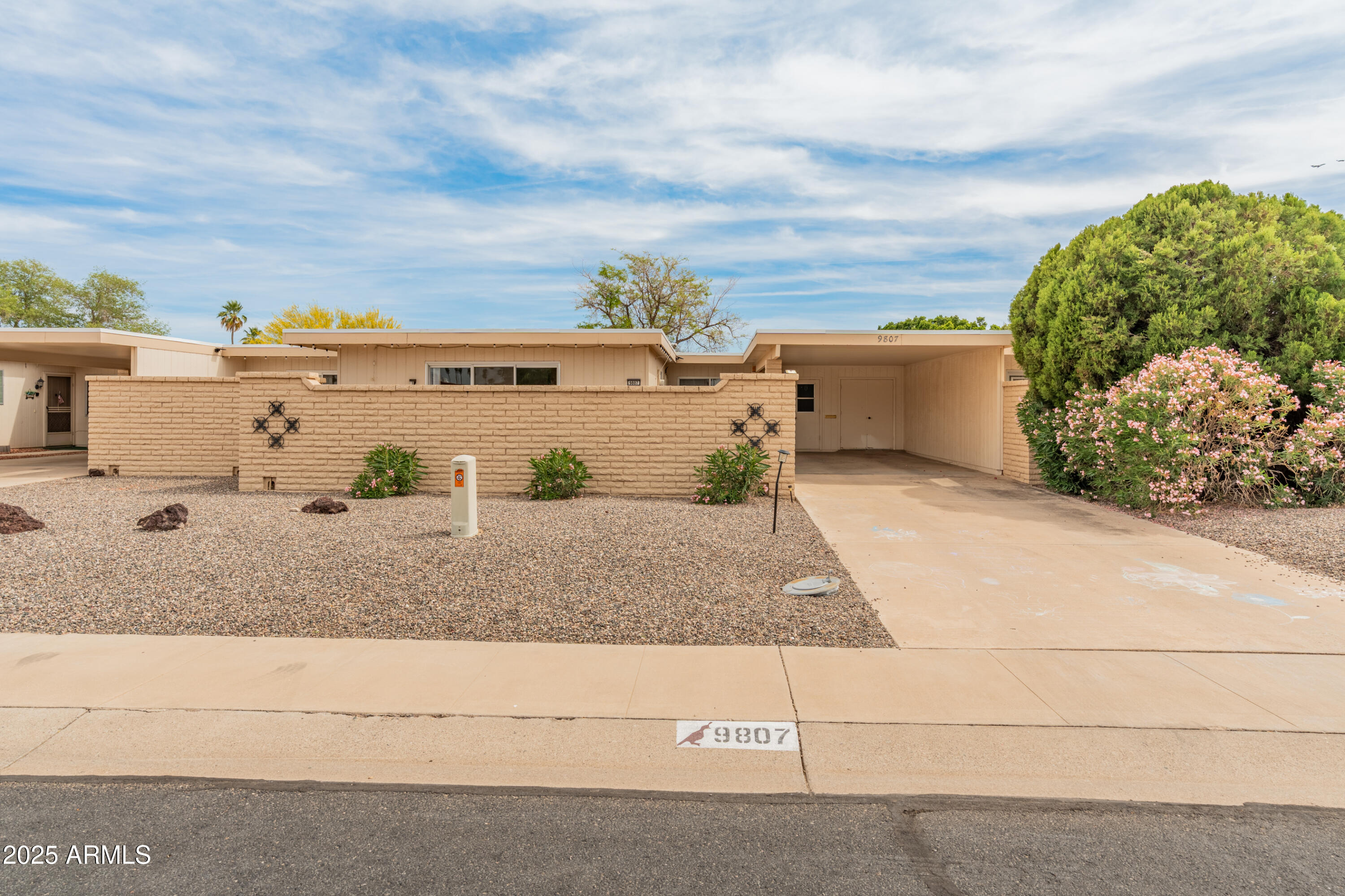 9807 W LANCASTER Drive