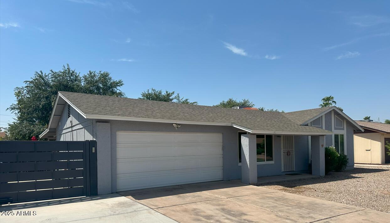 537 W POSADA Avenue