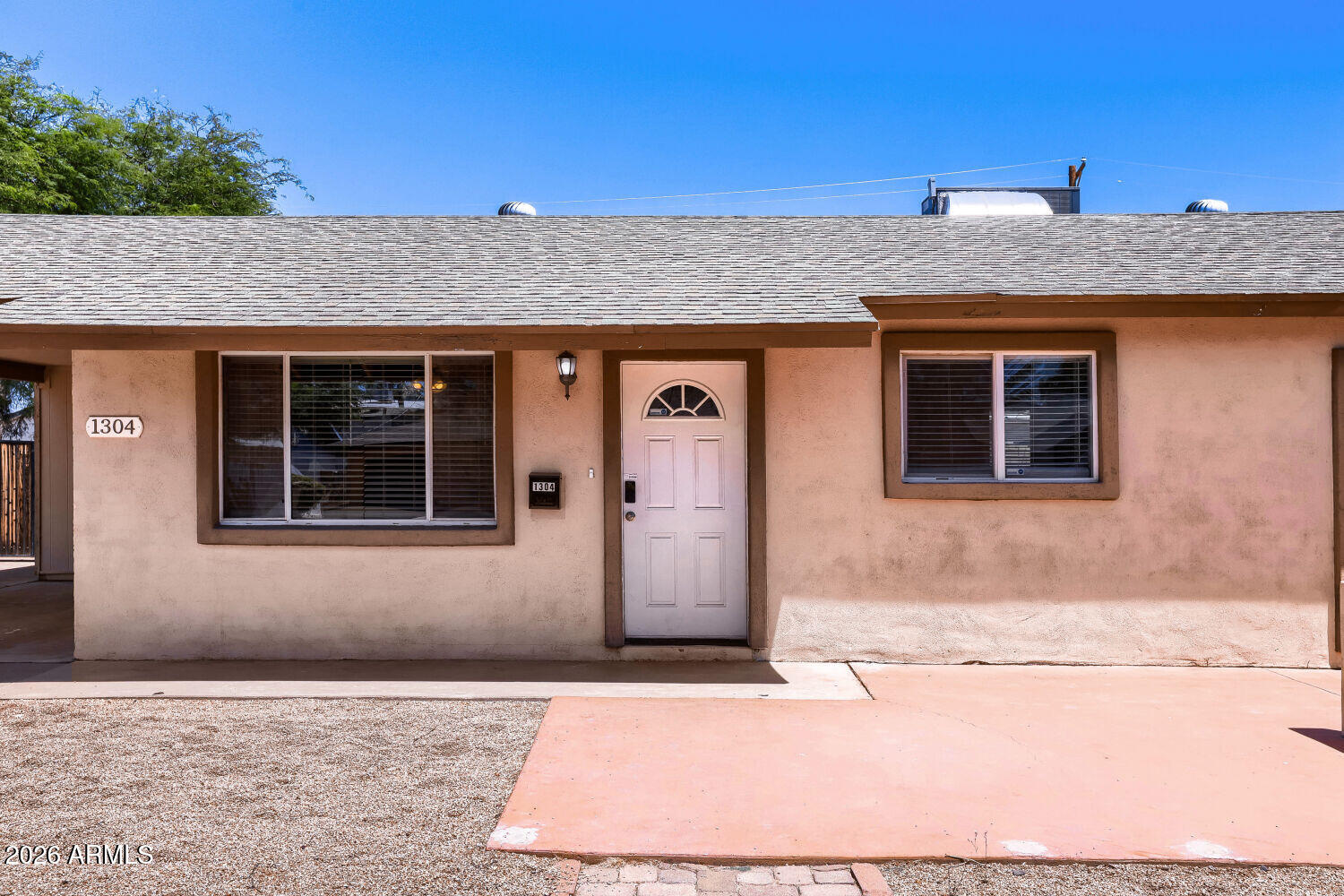 1304 W 7TH Place