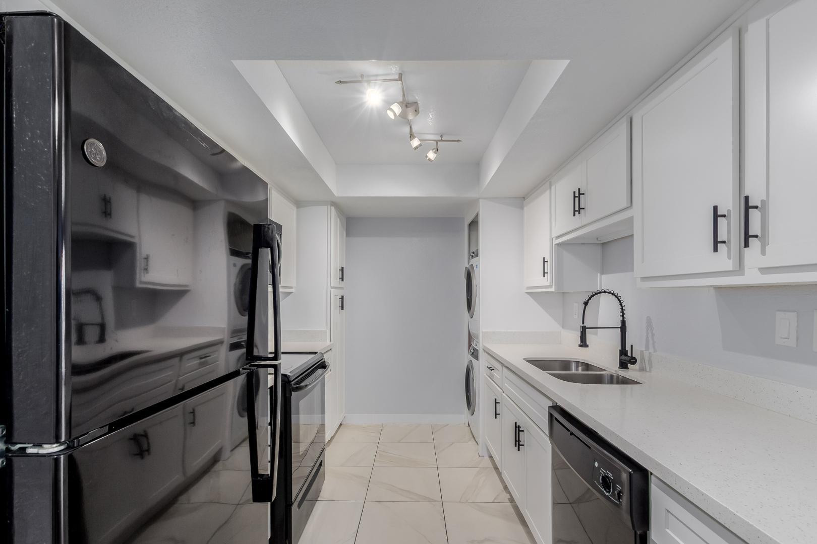 10444 N 69th Street Apt 206