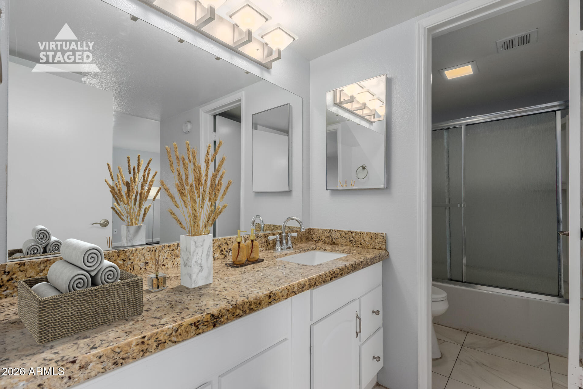 10444 N 69th Apt 206