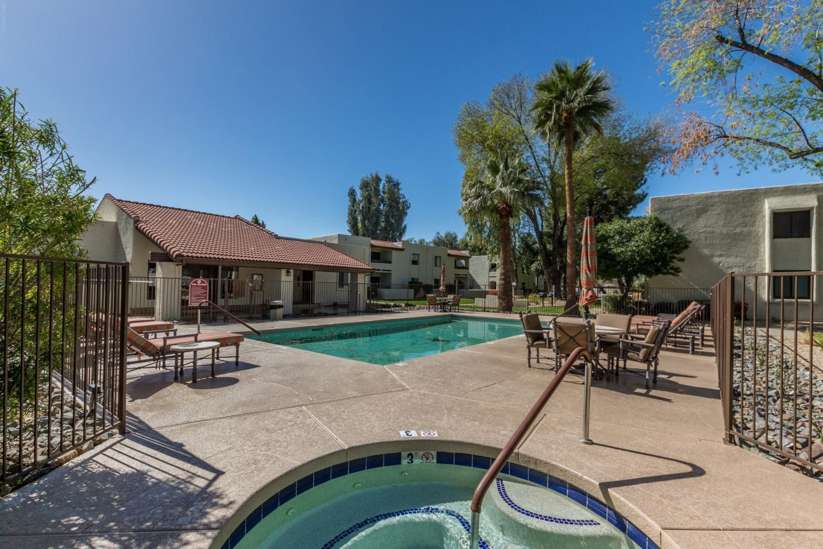 10444 N 69th Street Apt 206