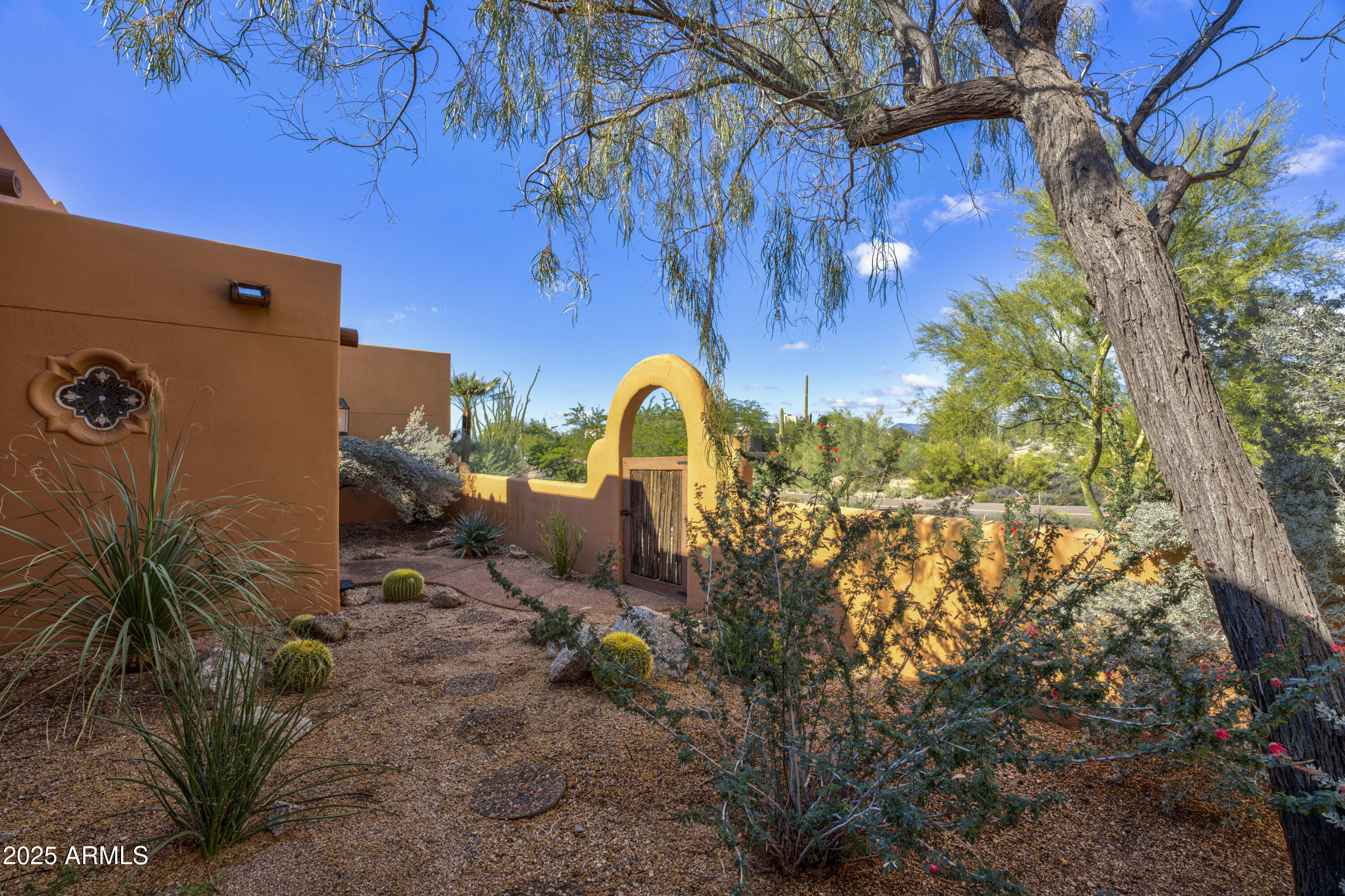 8529 E CAREFREE Drive