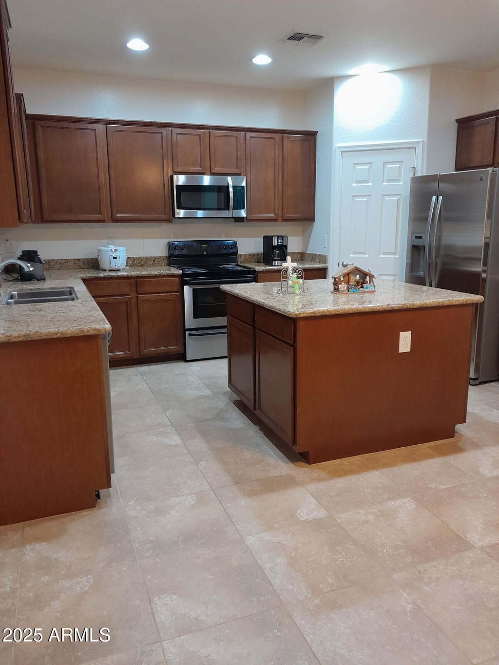 Photo of 9060 W Myrtle Avenue, Glendale, AZ 85305 (MLS # 6925562)