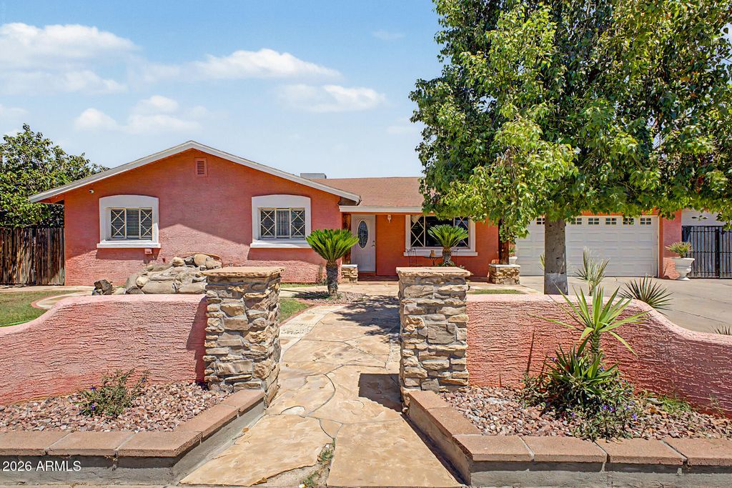 Photo of 2042 E 3rd Drive, Mesa, AZ 85204 (MLS # 7025594)