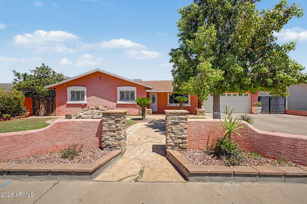 Photo of 2042 E 3rd Drive, Mesa, AZ 85204 (MLS # 7025594)