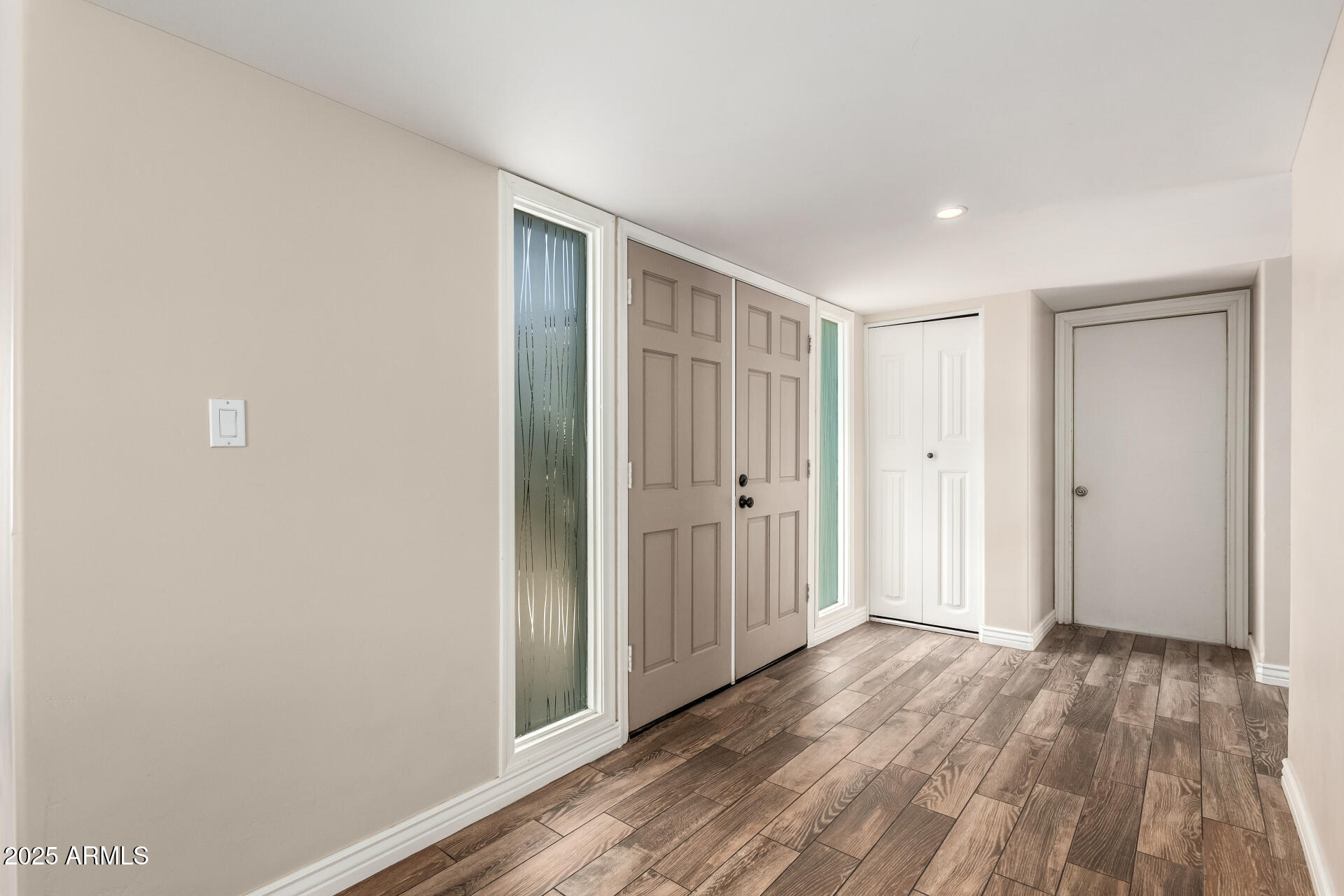 1887 E LA DONNA Drive