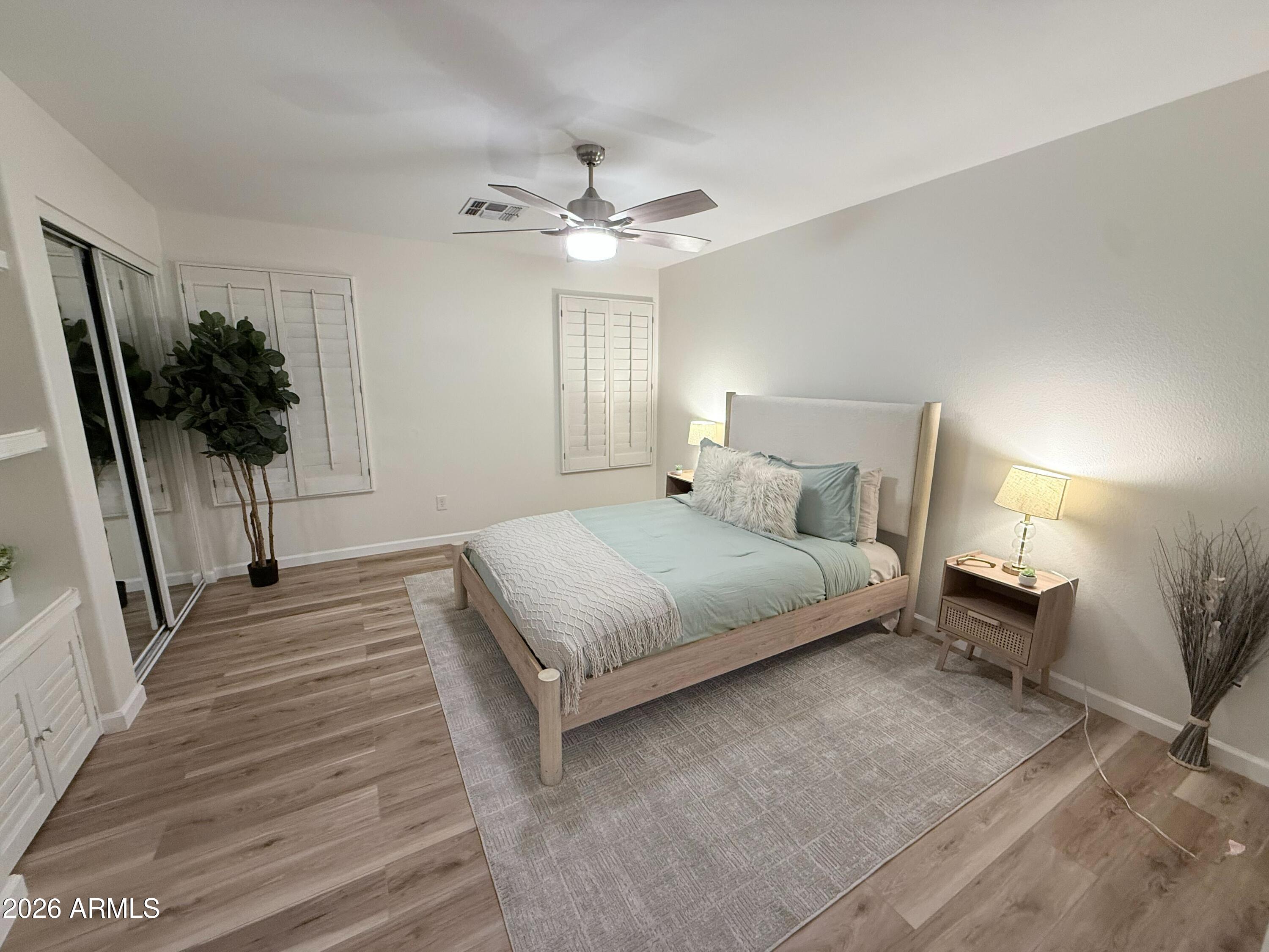 1961 N HARTFORD Street 1090