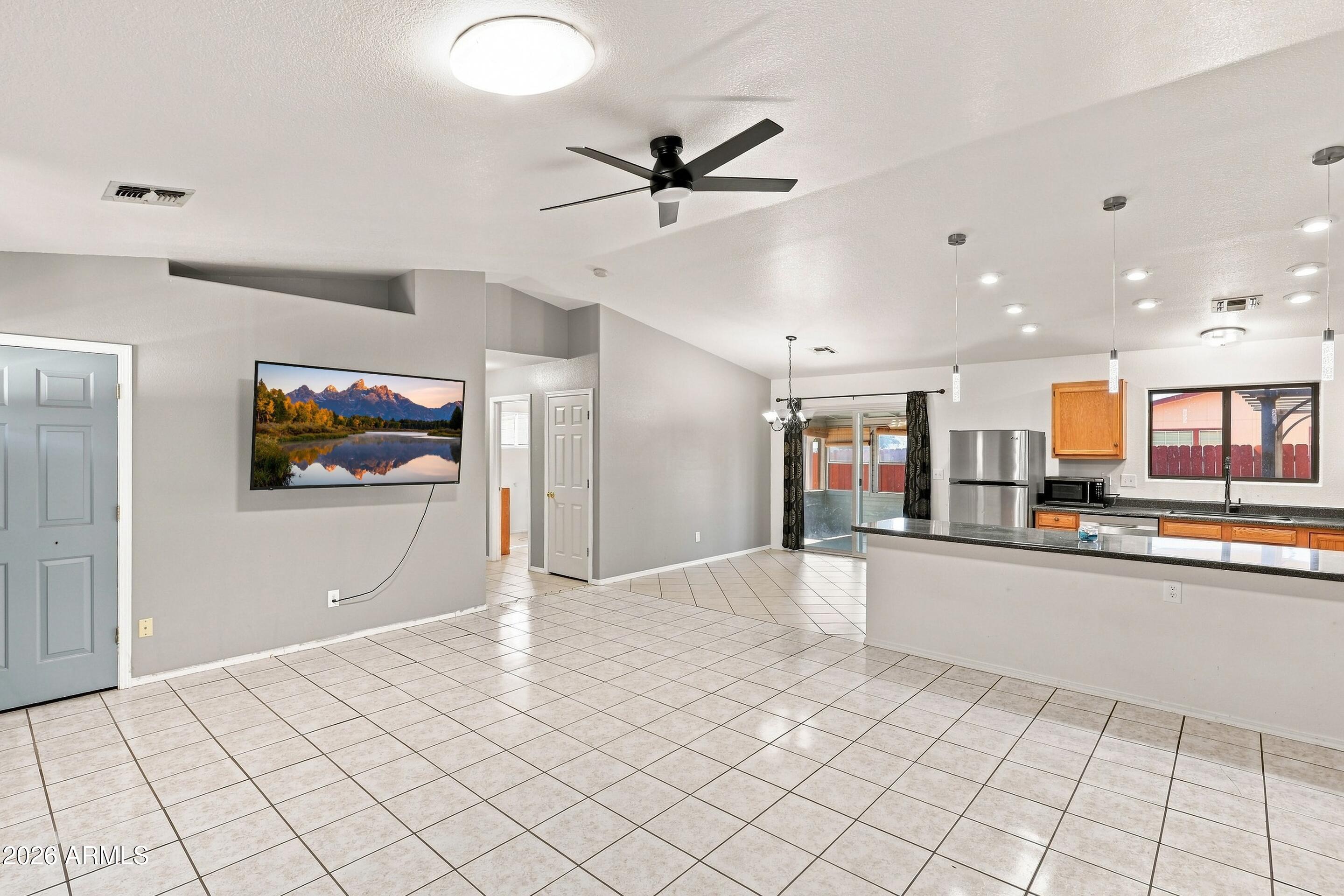 312 N PIONEER Trail
